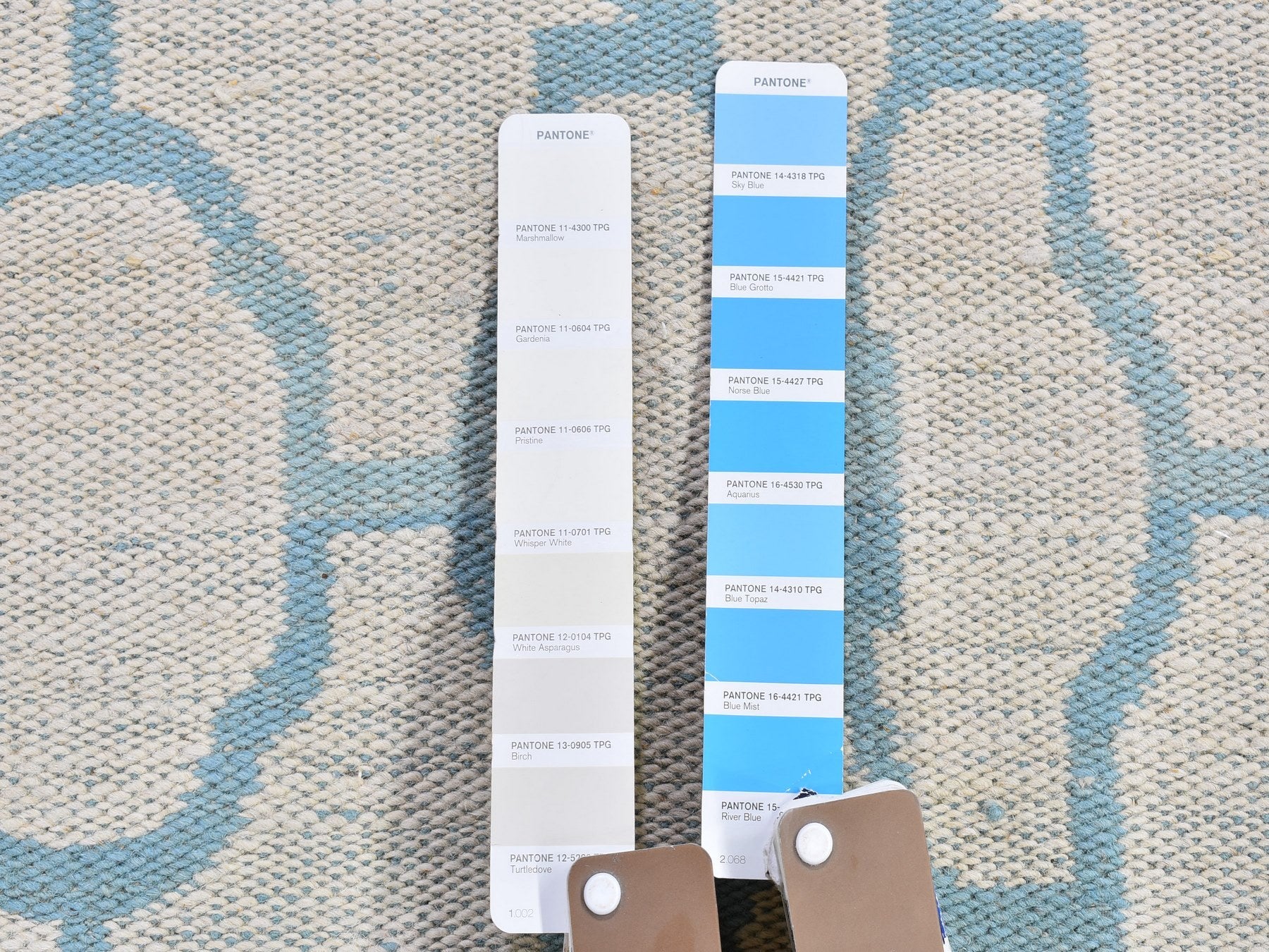 Kilim Flat-Weave hand-knotted wool runner in Blue, 2'8" x 7'10" — SKU O066094 (view 3)