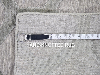 Grey 2'0" x 3'0" Modern / Contemporary Hand knotted Wool/Silk Rug - Sku: O066164