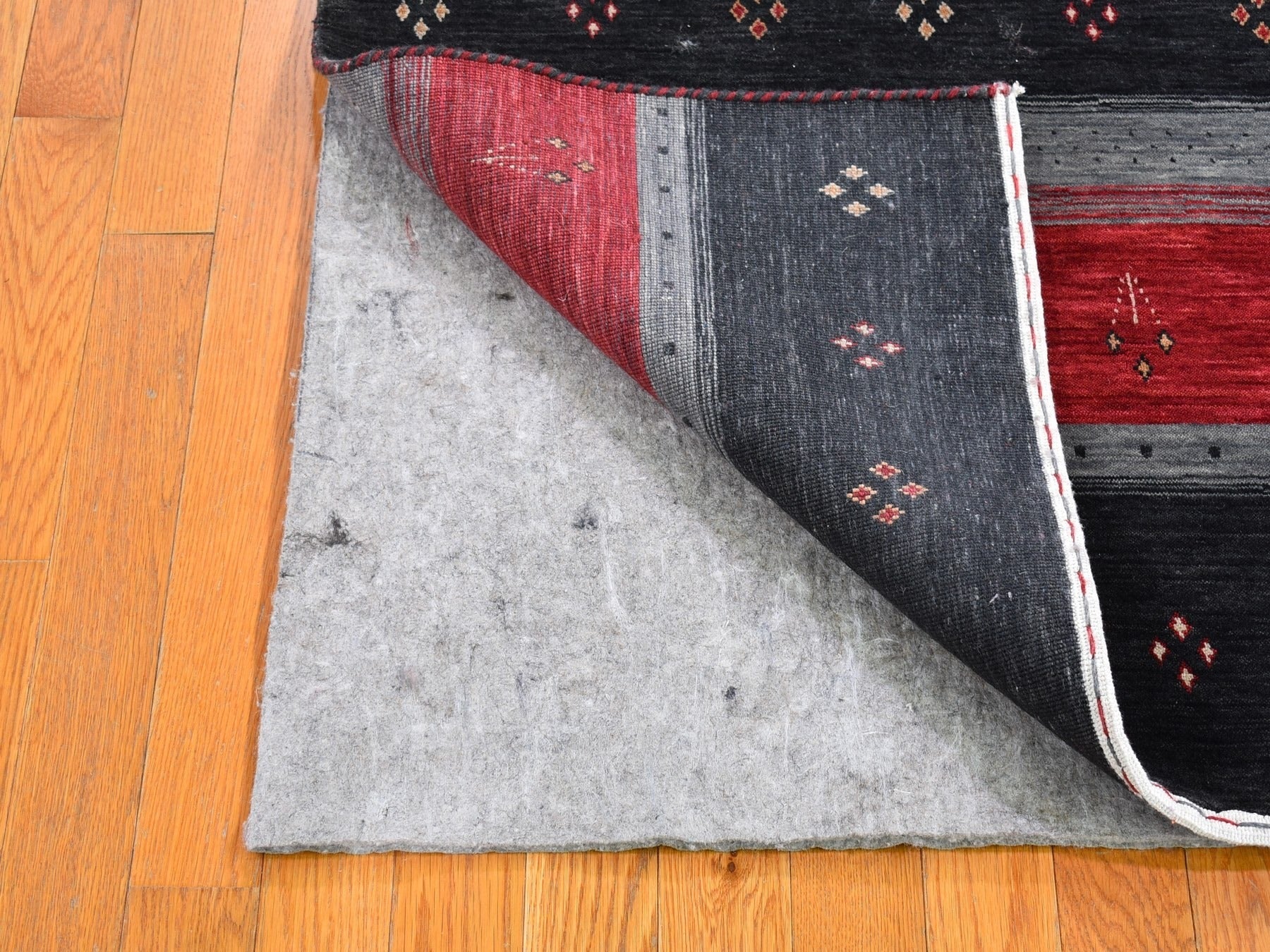 Gabbeh Modern / Contemporary hand-knotted wool rug in Black, 4' x 6'1" — SKU O066239 (view 4)