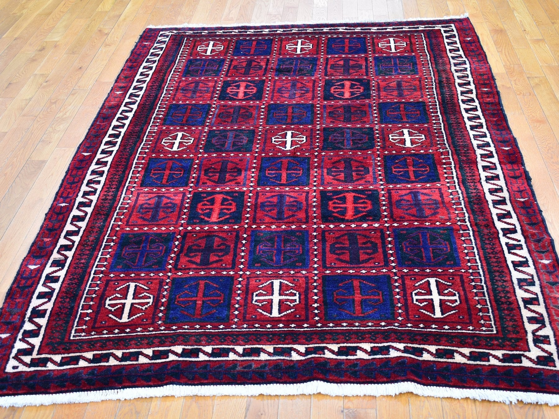 Hamadan Persian hand-knotted wool rug in Red & Ivory, 5'8" x 8'6" — SKU O066341 (view 2)