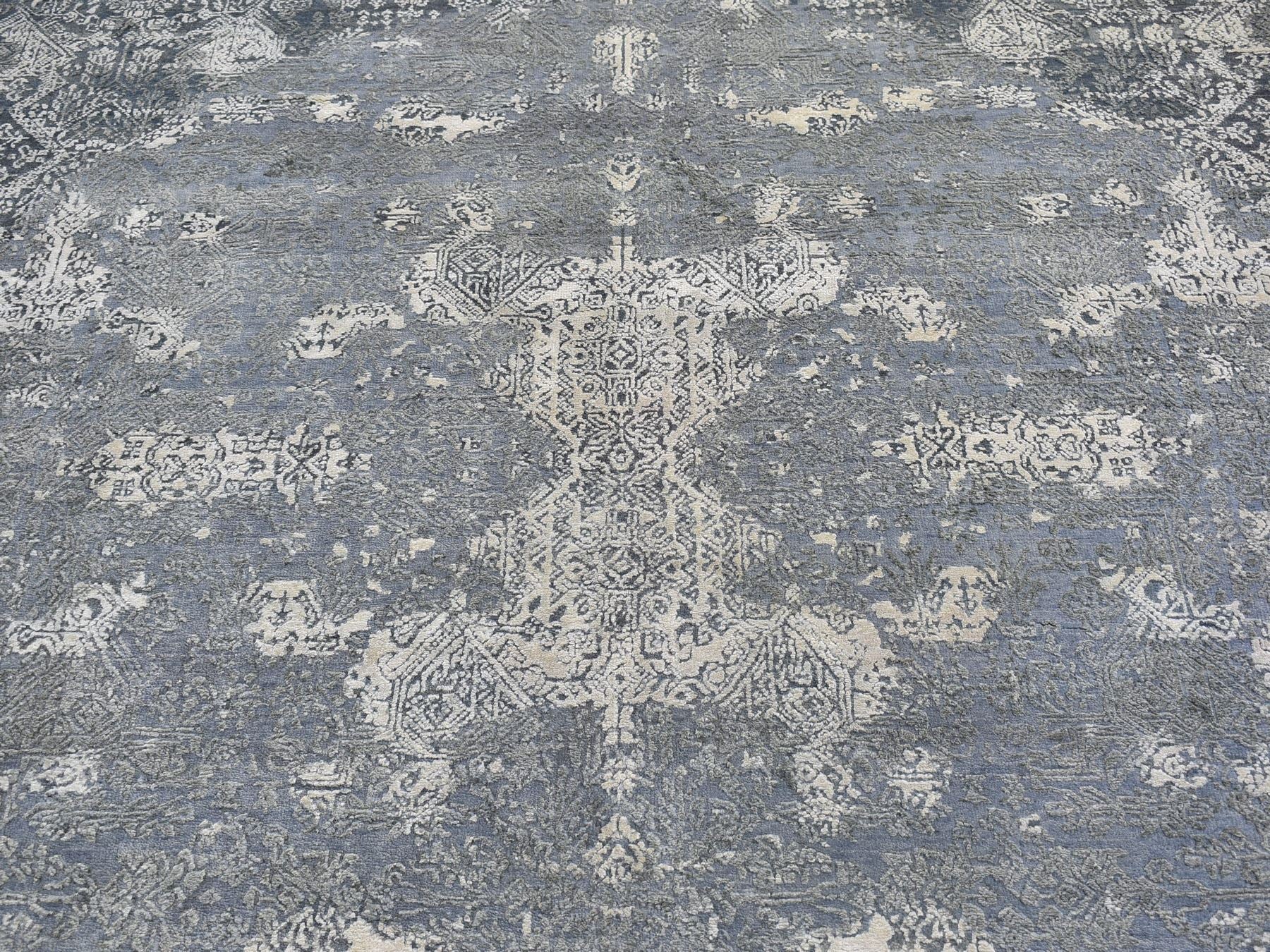 Transitional hand-knotted wool/pure silk rug in Gray, 12' x 15'1" — SKU O066364 (view 4)