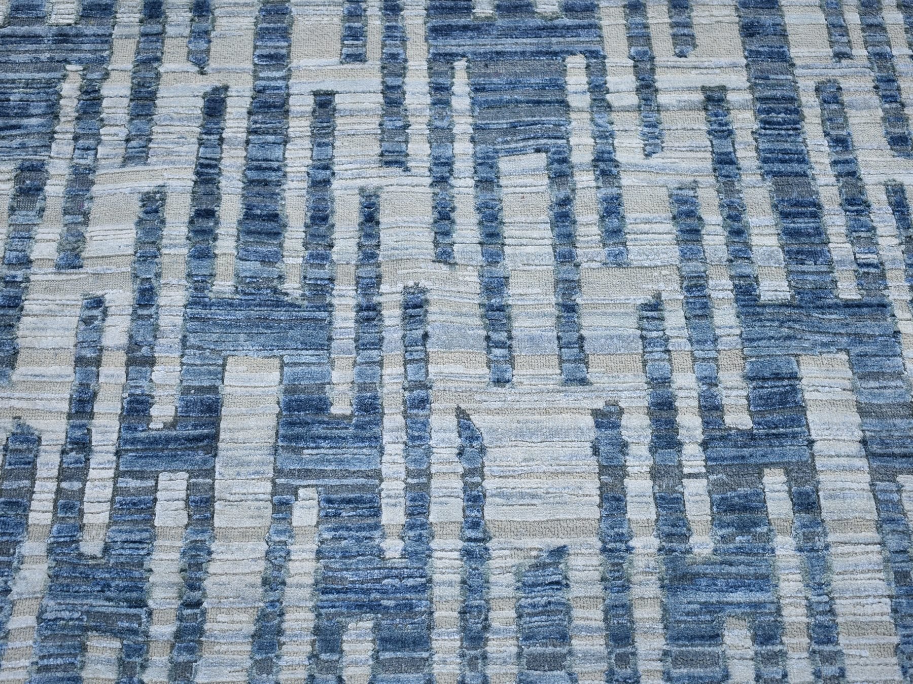 Modern / Contemporary hand-knotted wool/silk rug in Blue, 8'1" x 8'1" — SKU O066378 (view 5)