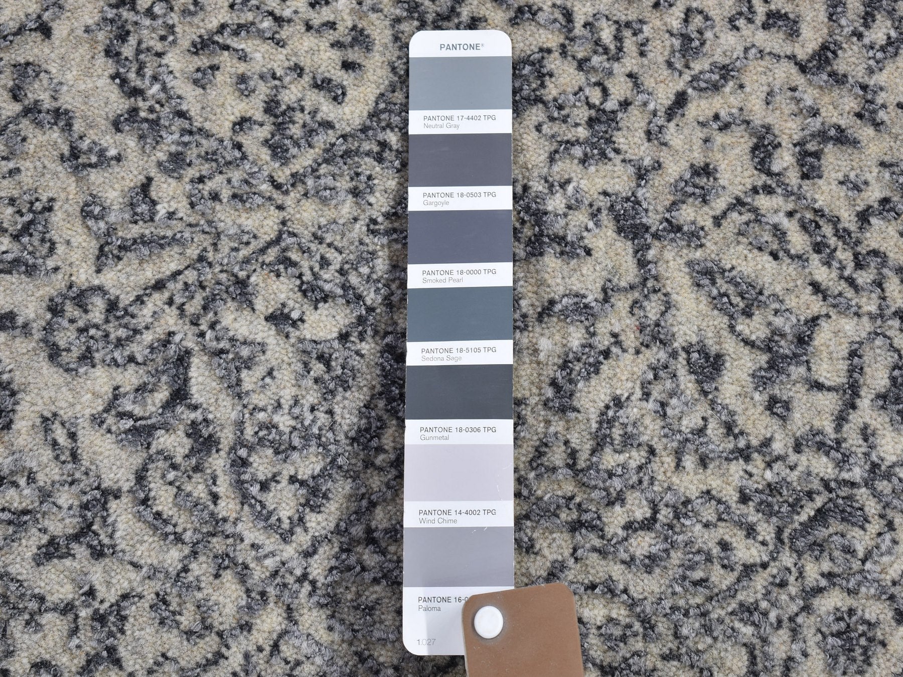 Modern / Contemporary hand-knotted wool/silk rug in Gray, 7'10" x 9'9" — SKU O066438 (view 8)