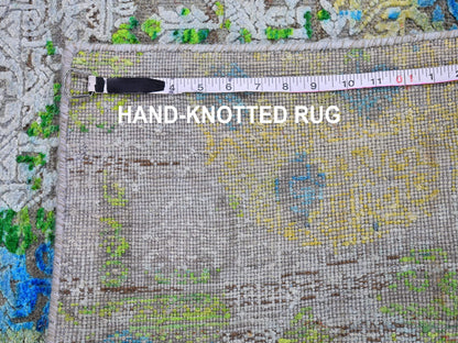 Modern / Contemporary hand-knotted wool/silk rug in Green, 6' x 9'4" — SKU O066452 (view 8)