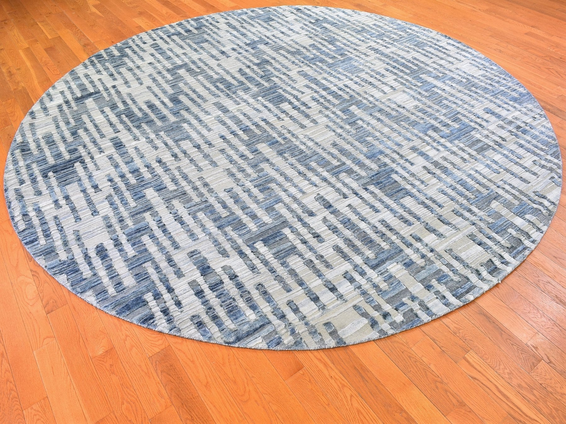 Modern / Contemporary hand-knotted wool/silk rug in Blue, 10'1" x 10'1" — SKU O066465 (view 4)