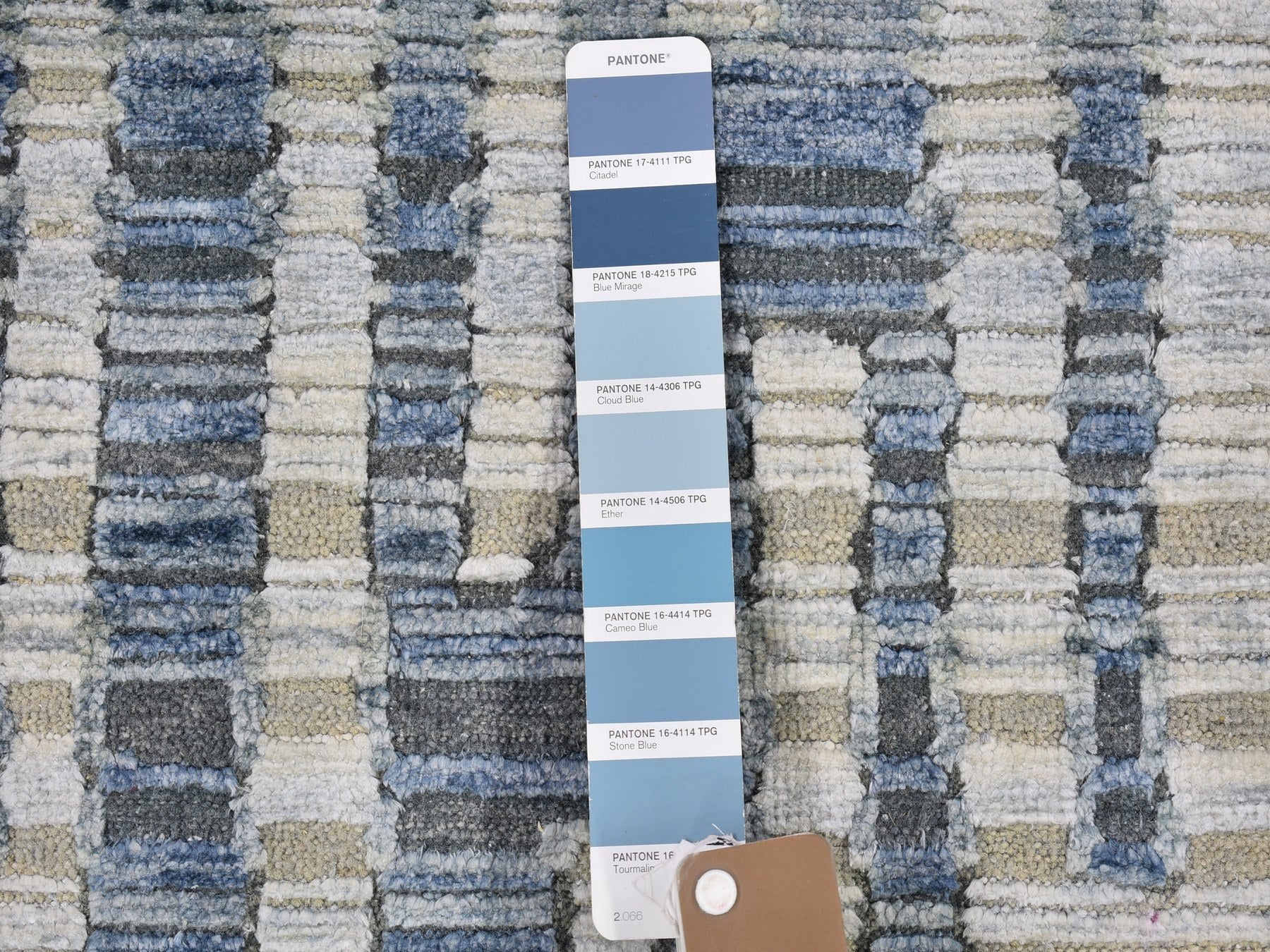 Modern / Contemporary hand-knotted wool/silk rug in Blue, 9' x 12'2" — SKU O066471 (view 7)