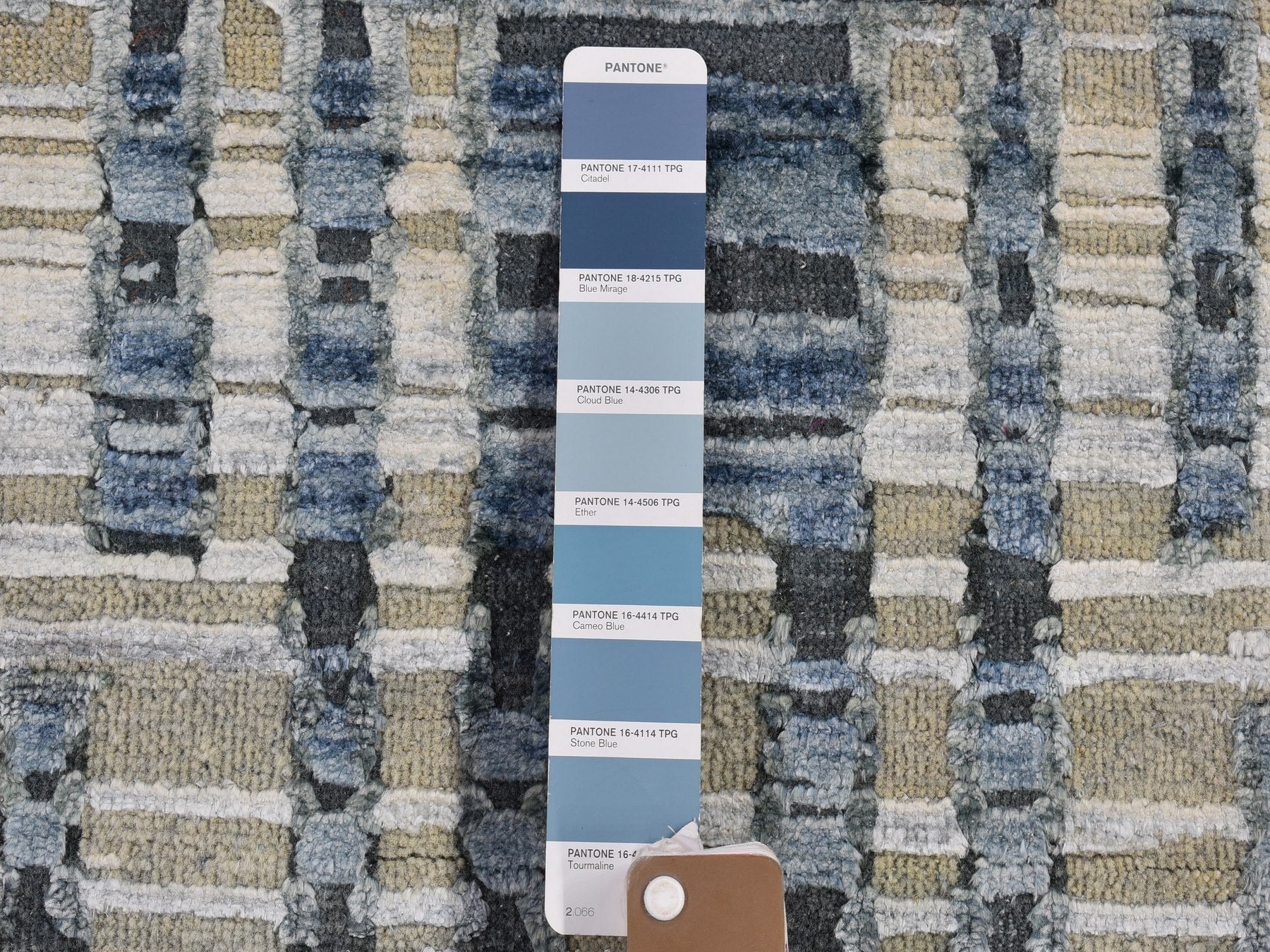 Modern / Contemporary hand-knotted wool/silk rug in Blue, 2'6" x 10'4" — SKU O066532 (view 3)