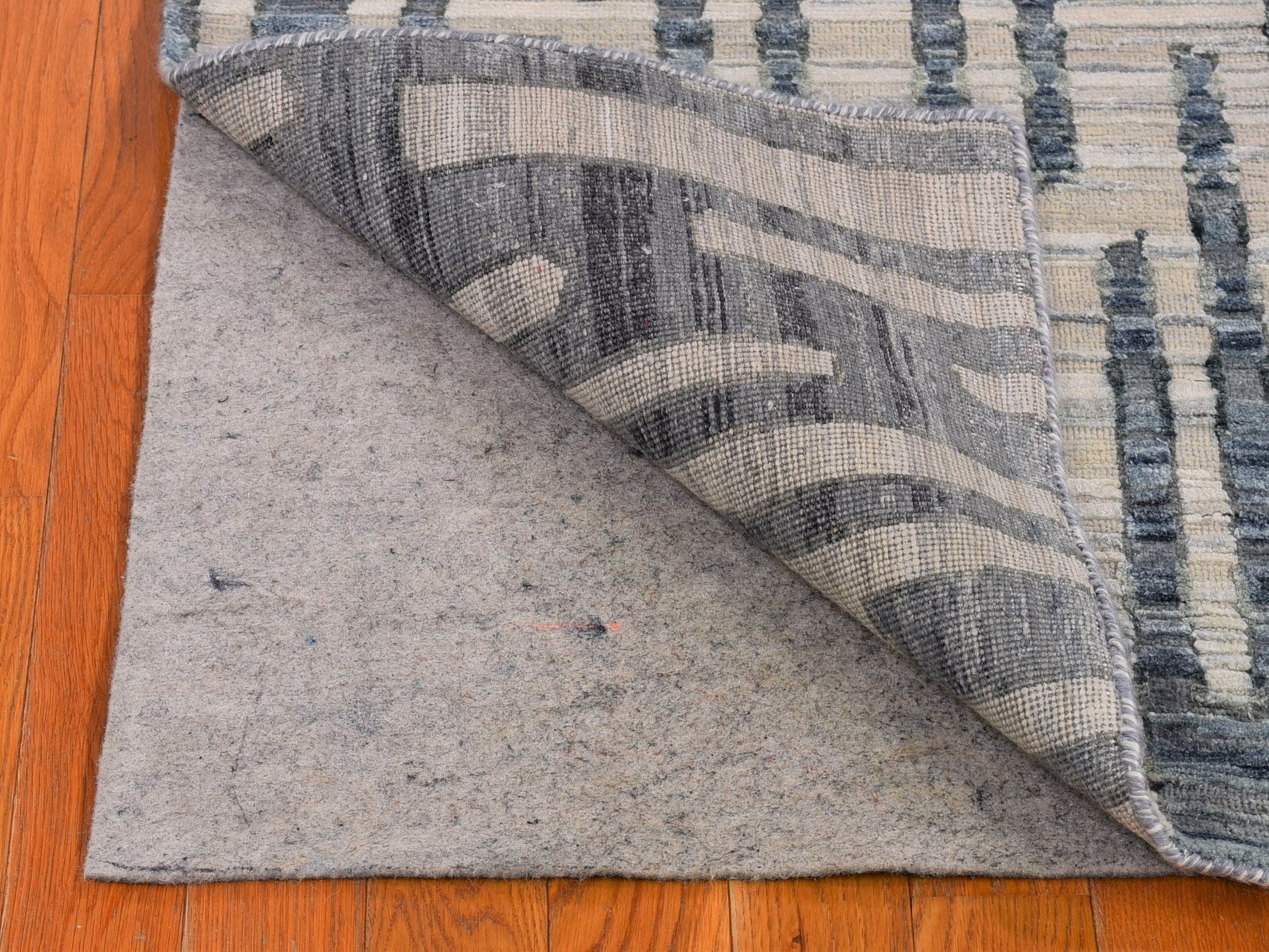Modern / Contemporary hand-knotted wool/silk rug in Blue, 2'7" x 8'2" — SKU O066535 (view 4)