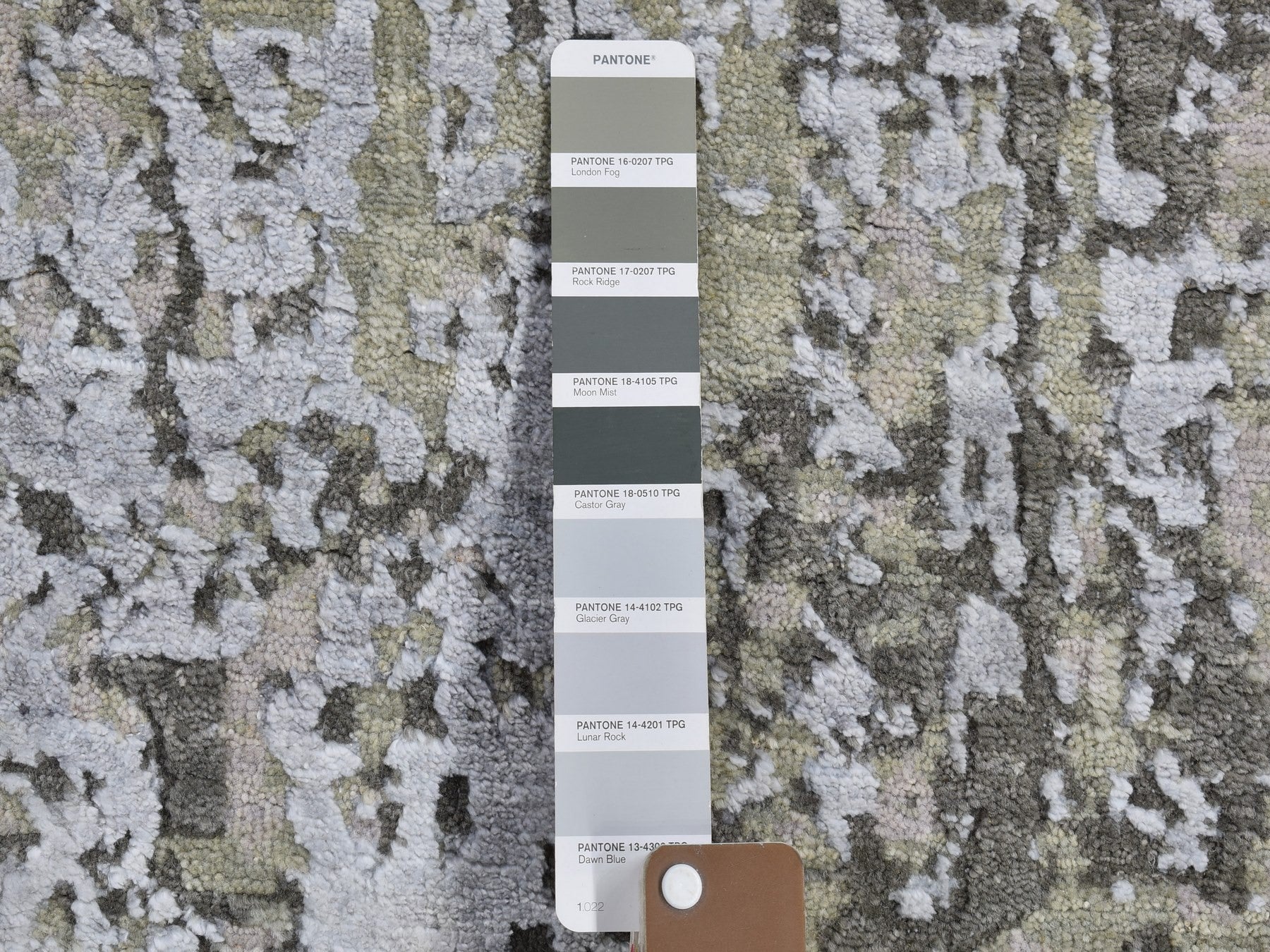 Modern / Contemporary hand-knotted wool rug in Gray, 3' x 5'2" — SKU O066568 (view 2)