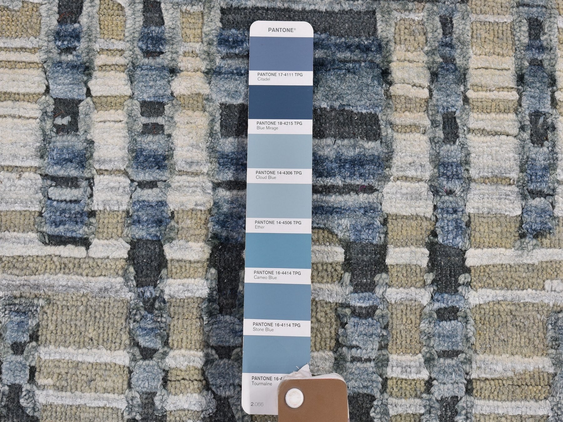 Modern / Contemporary hand-knotted wool/silk rug in Blue, 2'6" x 10'3" — SKU O066584 (view 3)