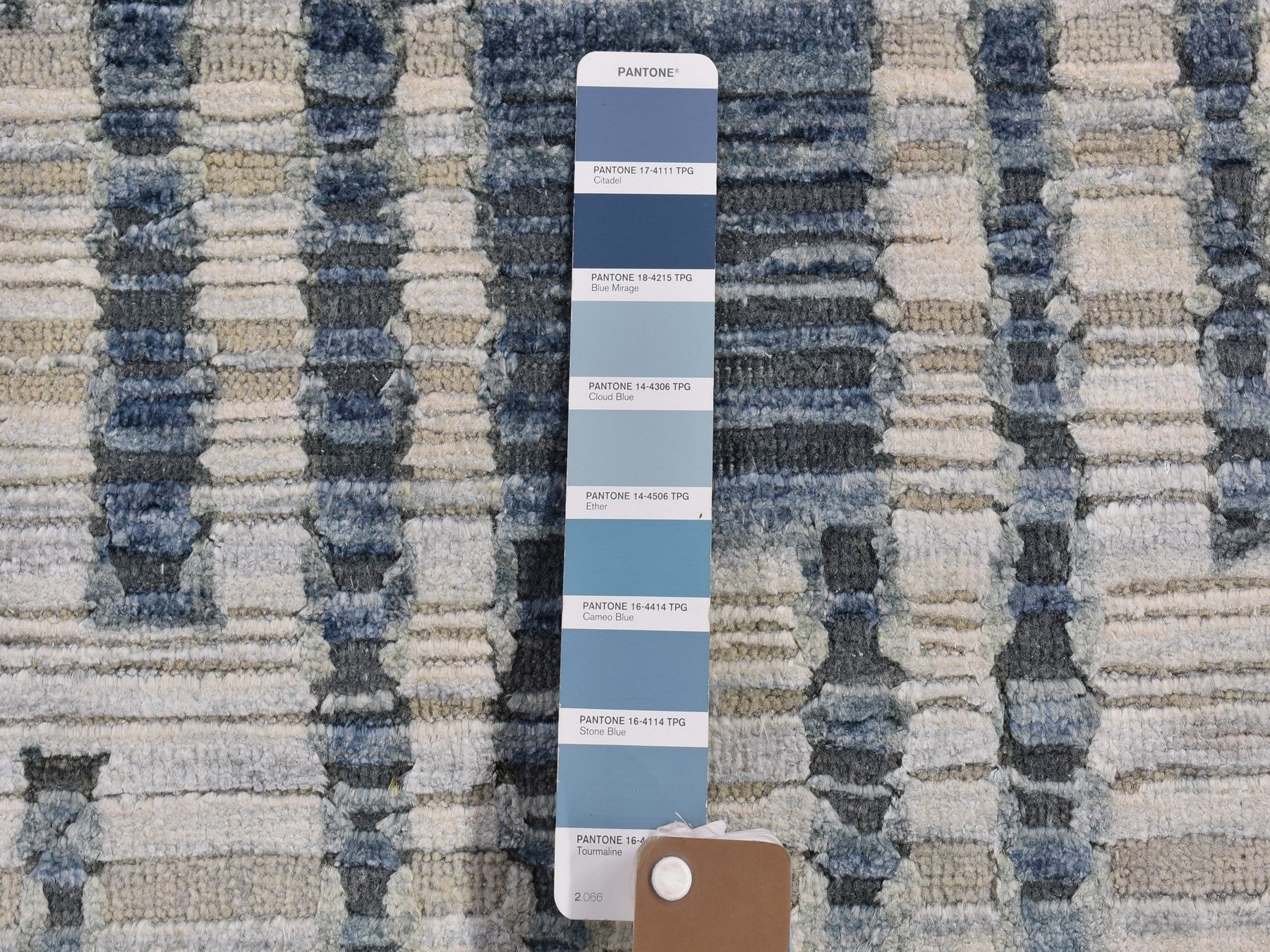 Modern / Contemporary hand-knotted wool/silk rug in Blue, 2'6" x 8'3" — SKU O066585 (view 3)