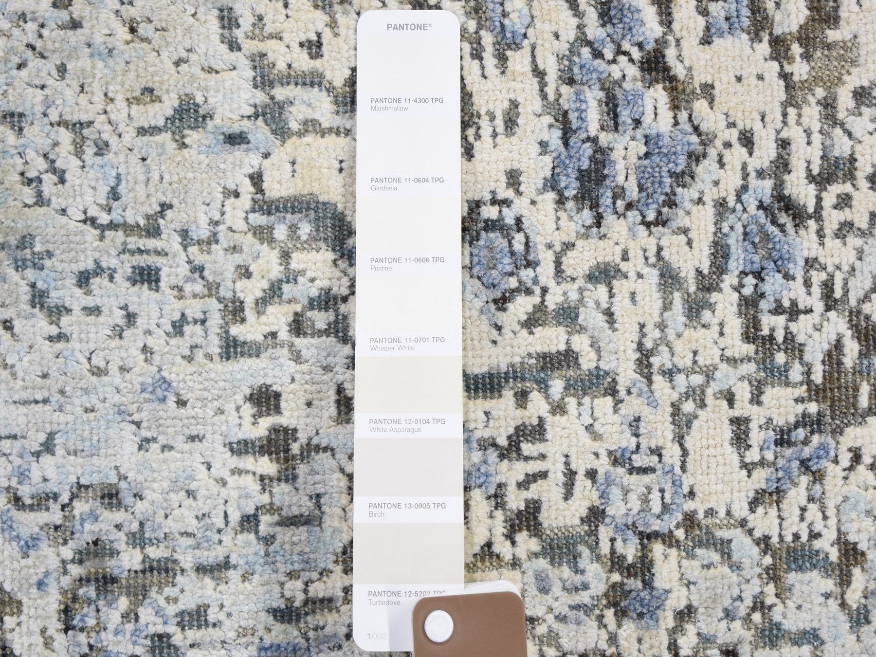 Oushak Transitional hand-knotted wool/silk runner in Blue, 2'6" x 8' — SKU O066587 (view 4)