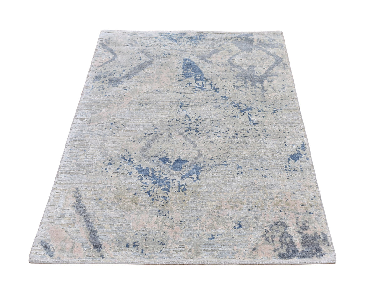 Transitional hand-knotted wool/silk rug in Ivory, 3' x 5'5" — SKU O066589