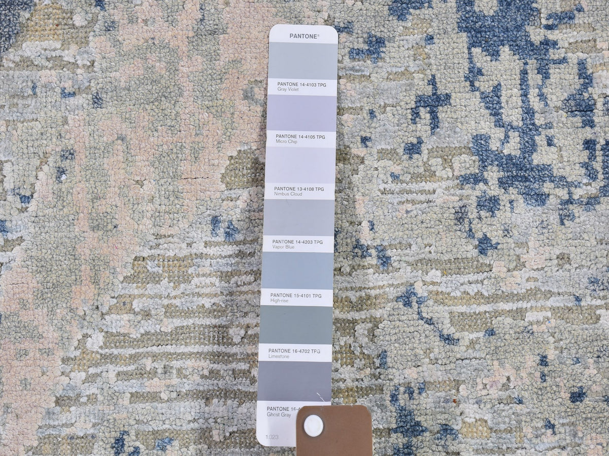 Transitional hand-knotted wool/silk rug in Ivory, 3' x 5'5" — SKU O066589 (view 2)
