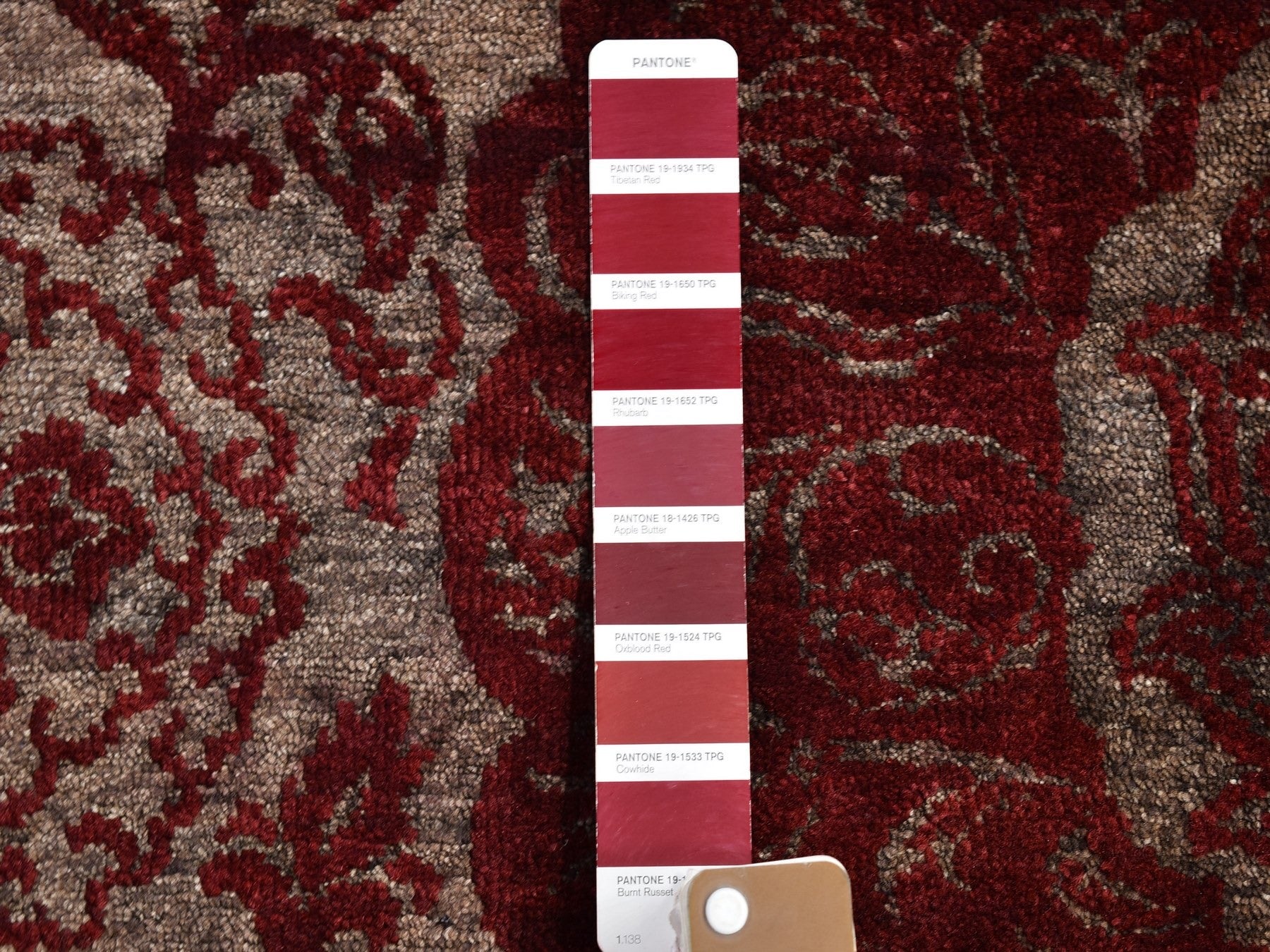 Wool / Silk hand-knotted wool rug in Red, 3'2" x 5'7" — SKU O066663 (view 3)