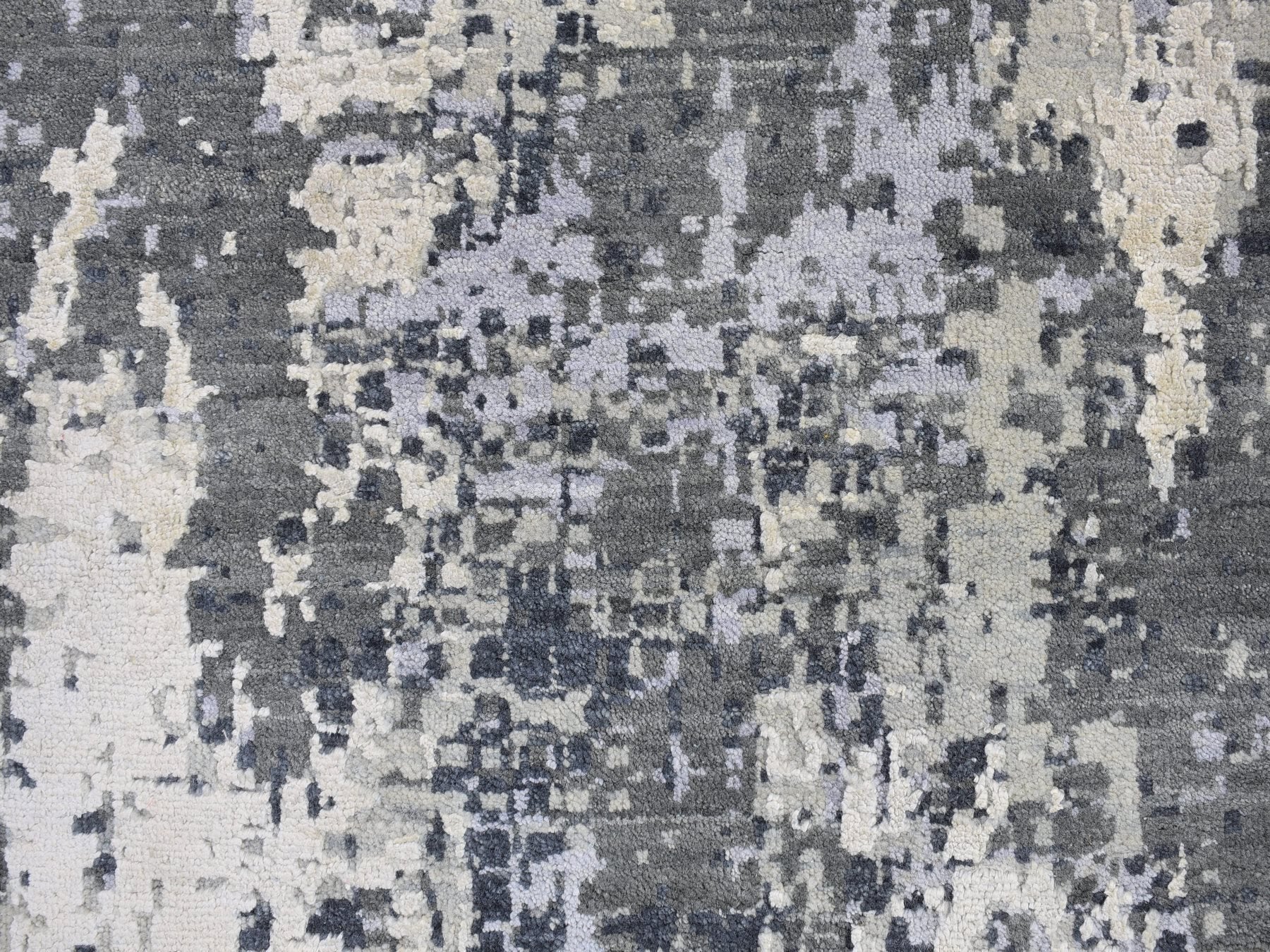 Modern / Contemporary hand-knotted wool/silk rug in Gray, 12'1" x 12'1" — SKU O066733 (view 5)