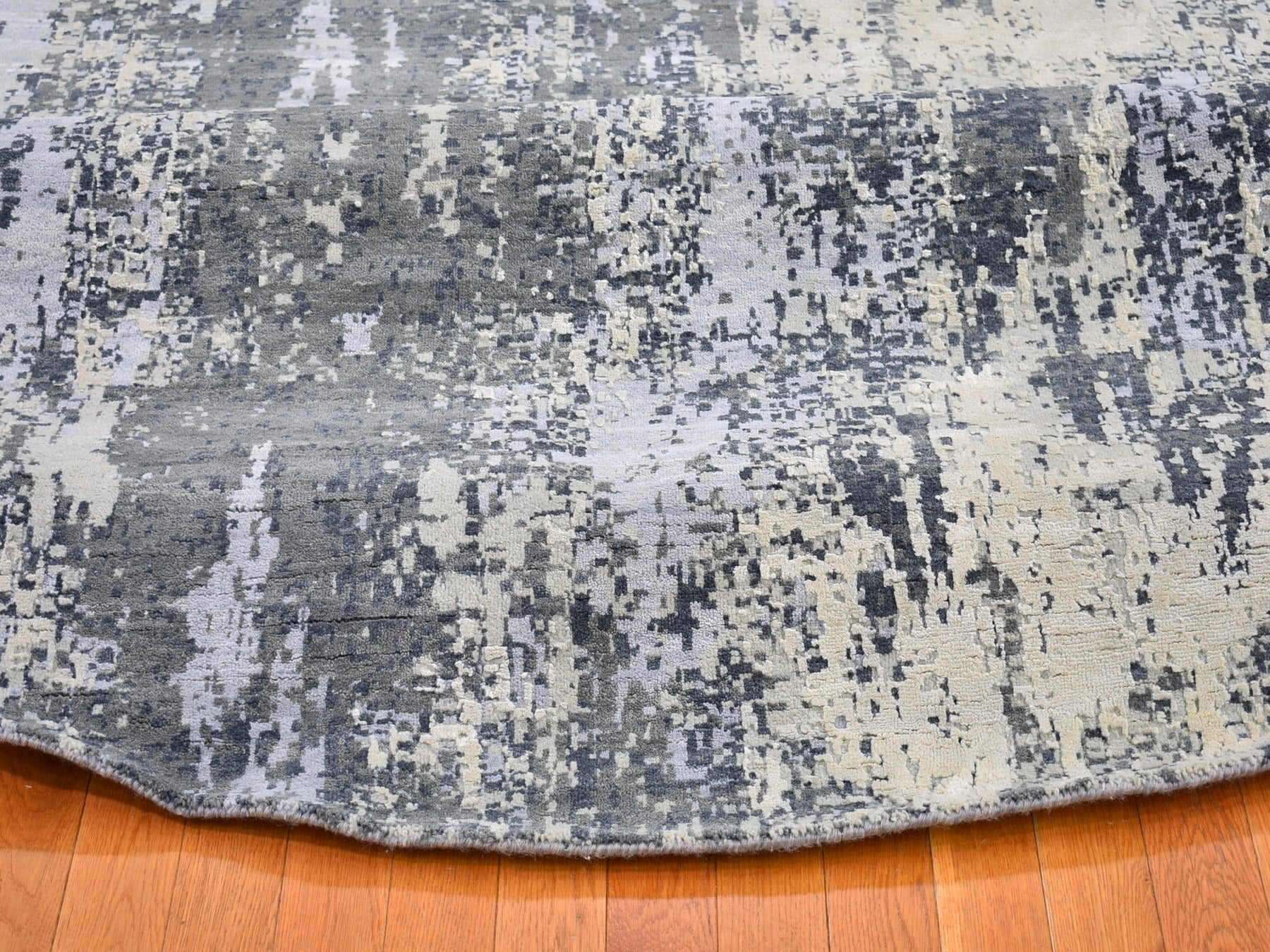 Modern / Contemporary hand-knotted wool/silk rug in Gray, 12'1" x 12'1" — SKU O066733 (view 7)