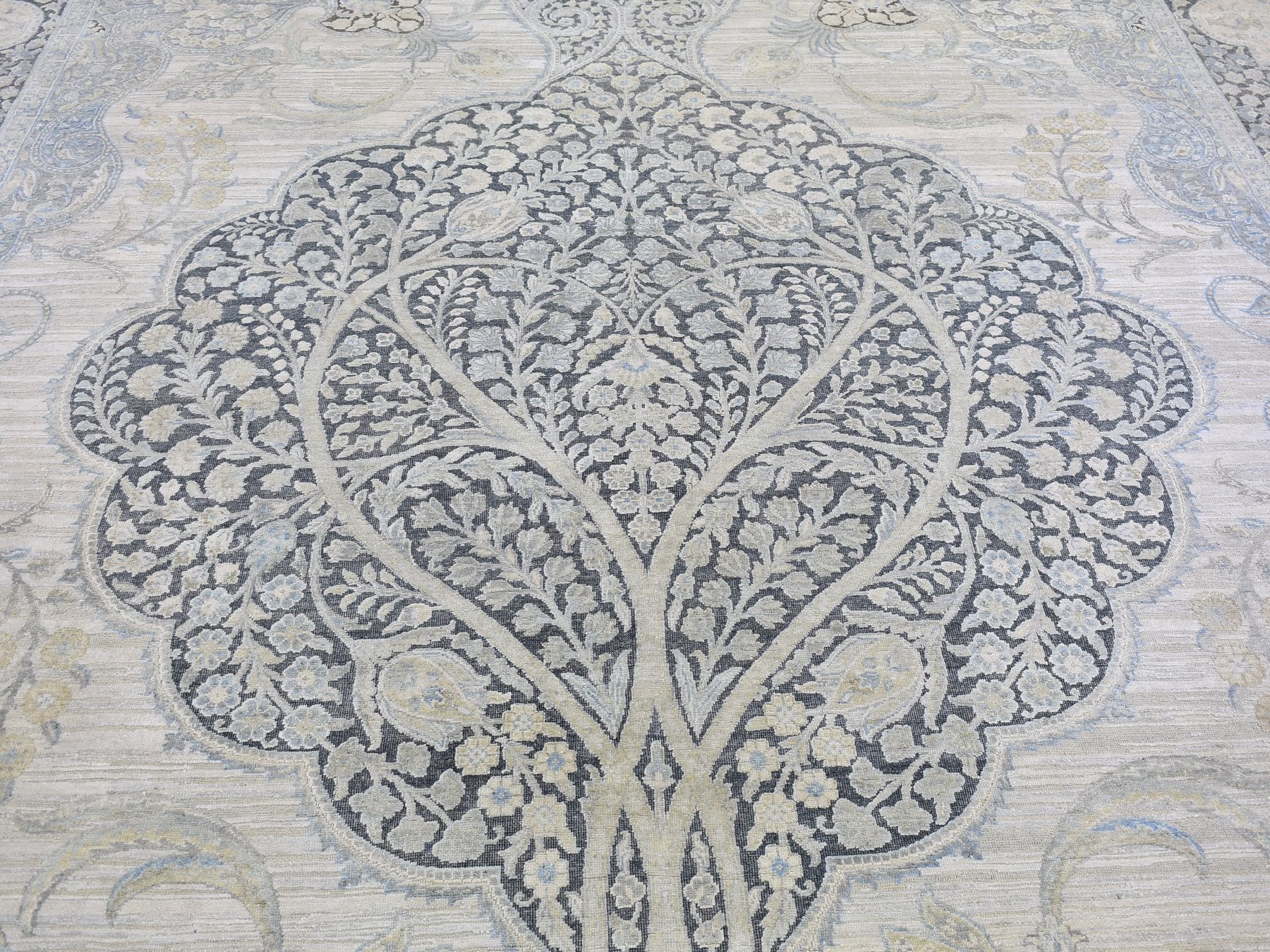 Transitional hand-knotted wool/silk rug in Ivory, 11'10" x 16' — SKU O066735 (view 4)