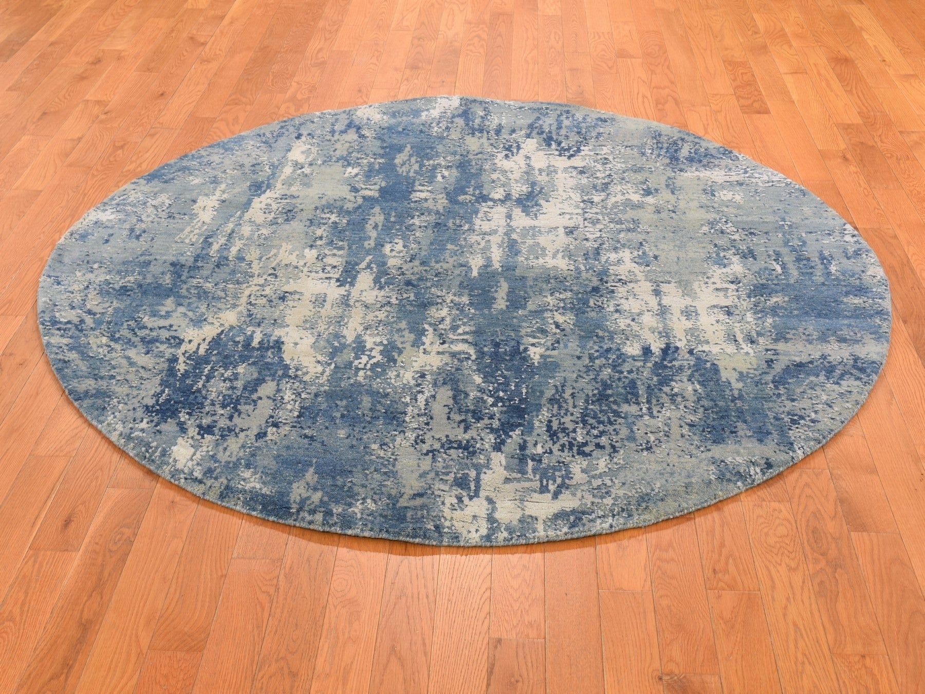 Modern / Contemporary hand-knotted wool/pure silk rug in Blue, 6'2" x 6'2" — SKU O066755 (view 2)