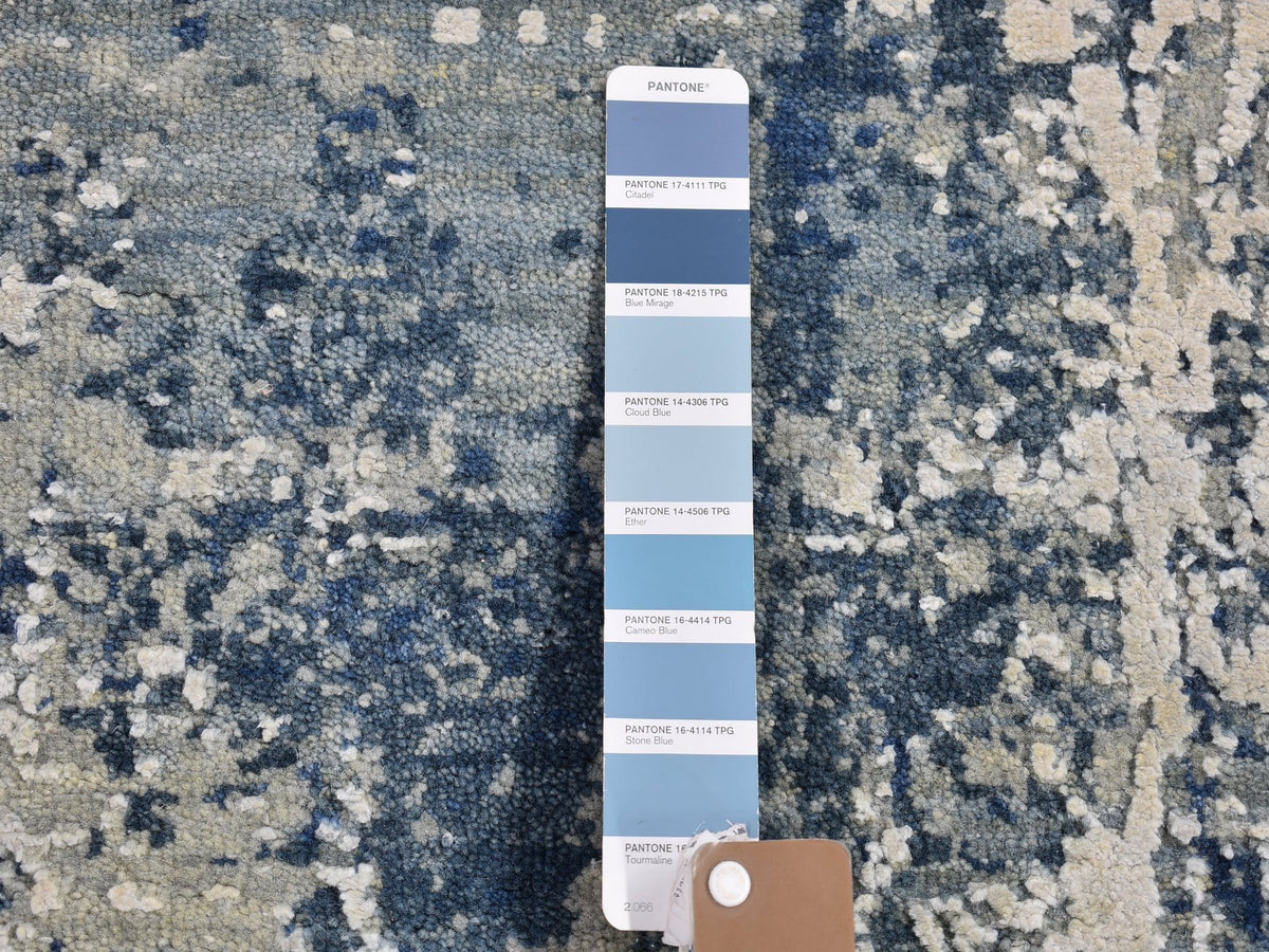 Modern / Contemporary hand-knotted wool/pure silk rug in Blue, 3'1" x 5'3" — SKU O066763 (view 3)