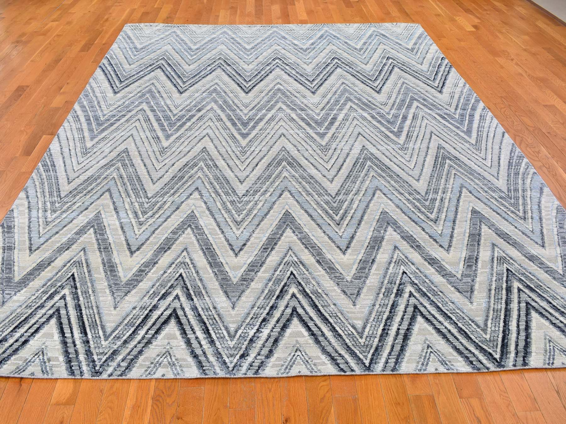 Modern / Contemporary hand-knotted wool/silk rug in Gray, 9'1" x 12'3" — SKU O066843 (view 2)