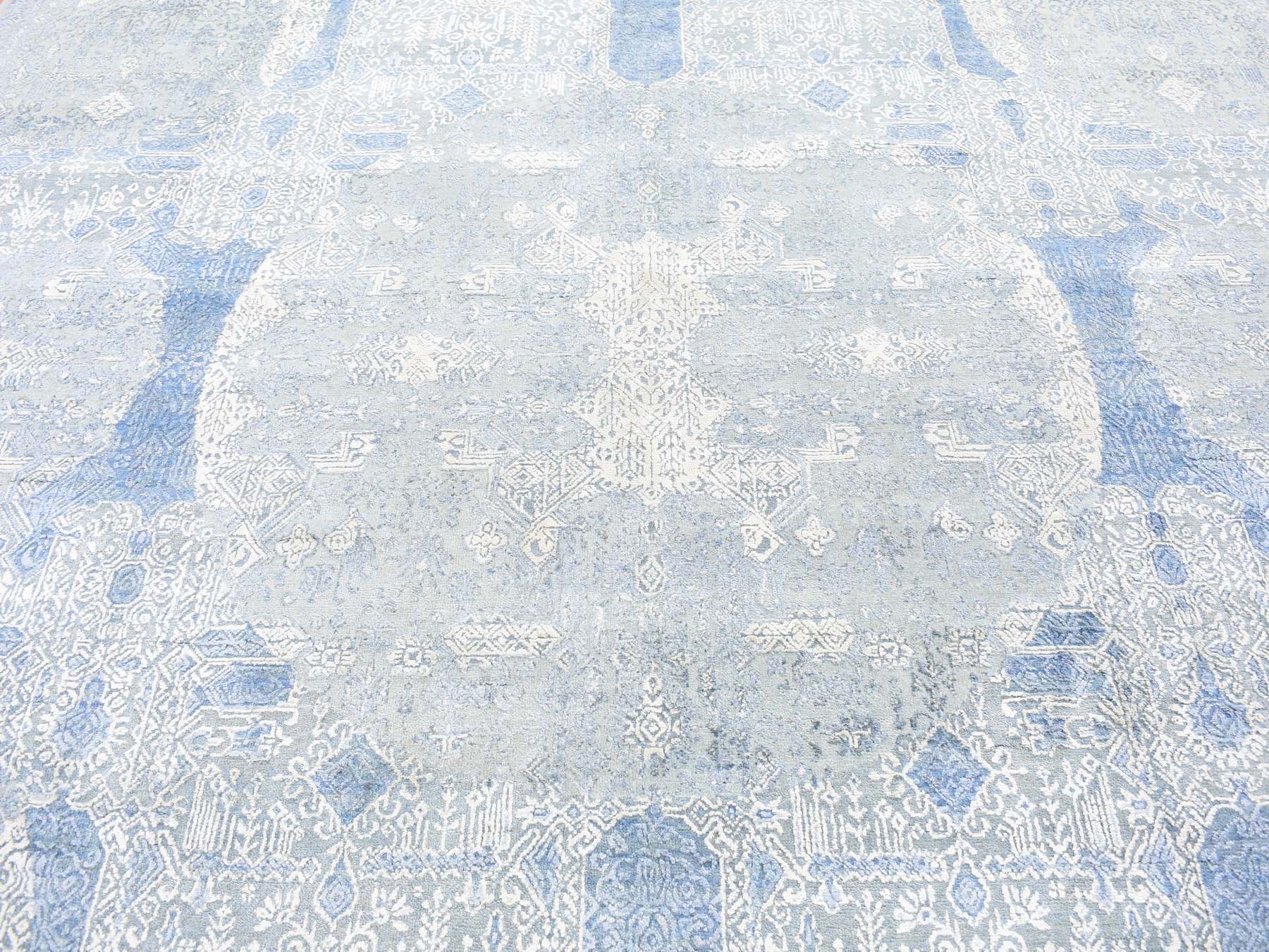 Transitional hand-knotted wool/pure silk rug in Blue, 9' x 12'2" — SKU O066954 (view 4)