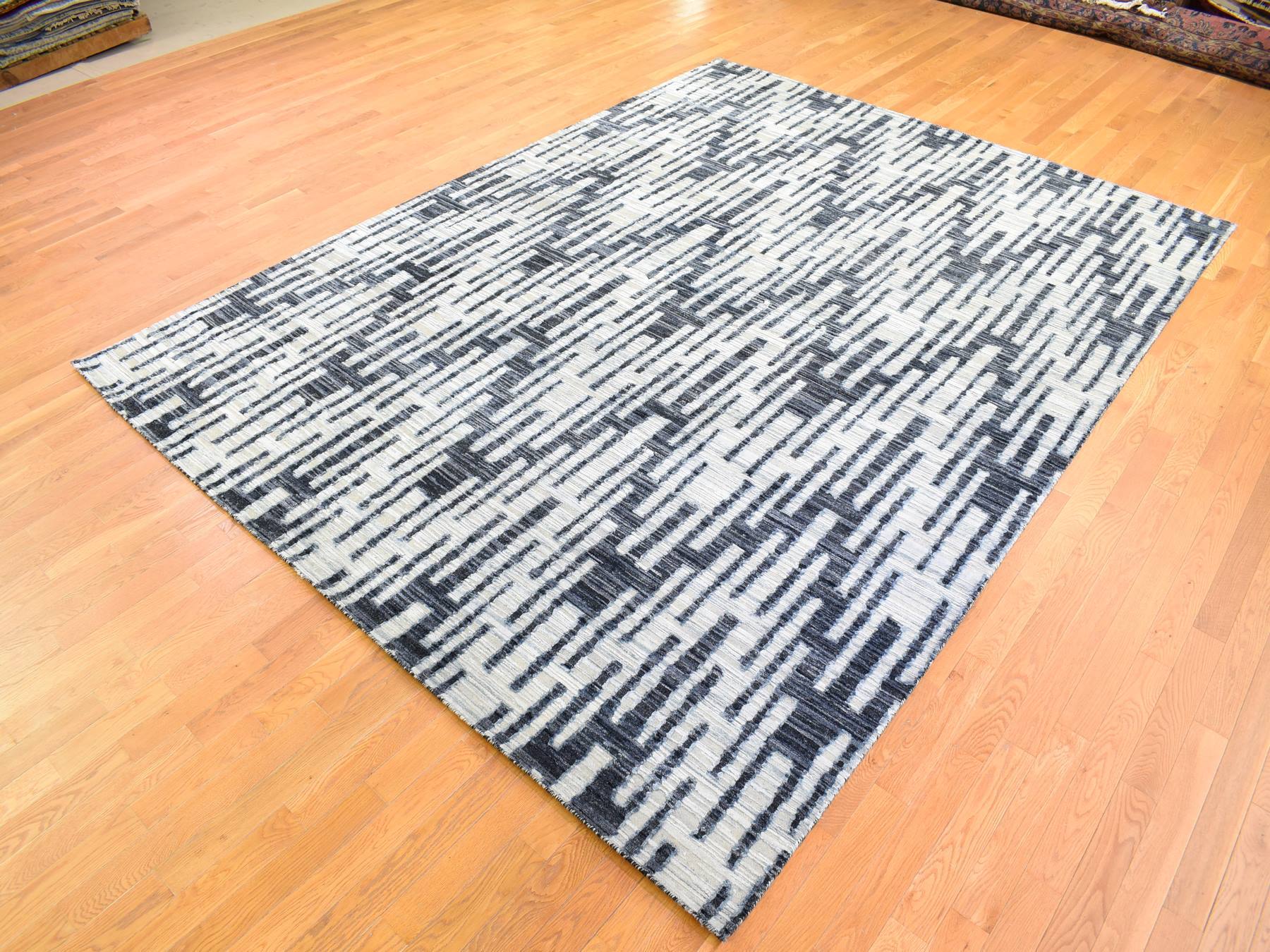 Modern / Contemporary hand-knotted wool/silk rug in Ivory, 9' x 12' — SKU O066955 (view 3)
