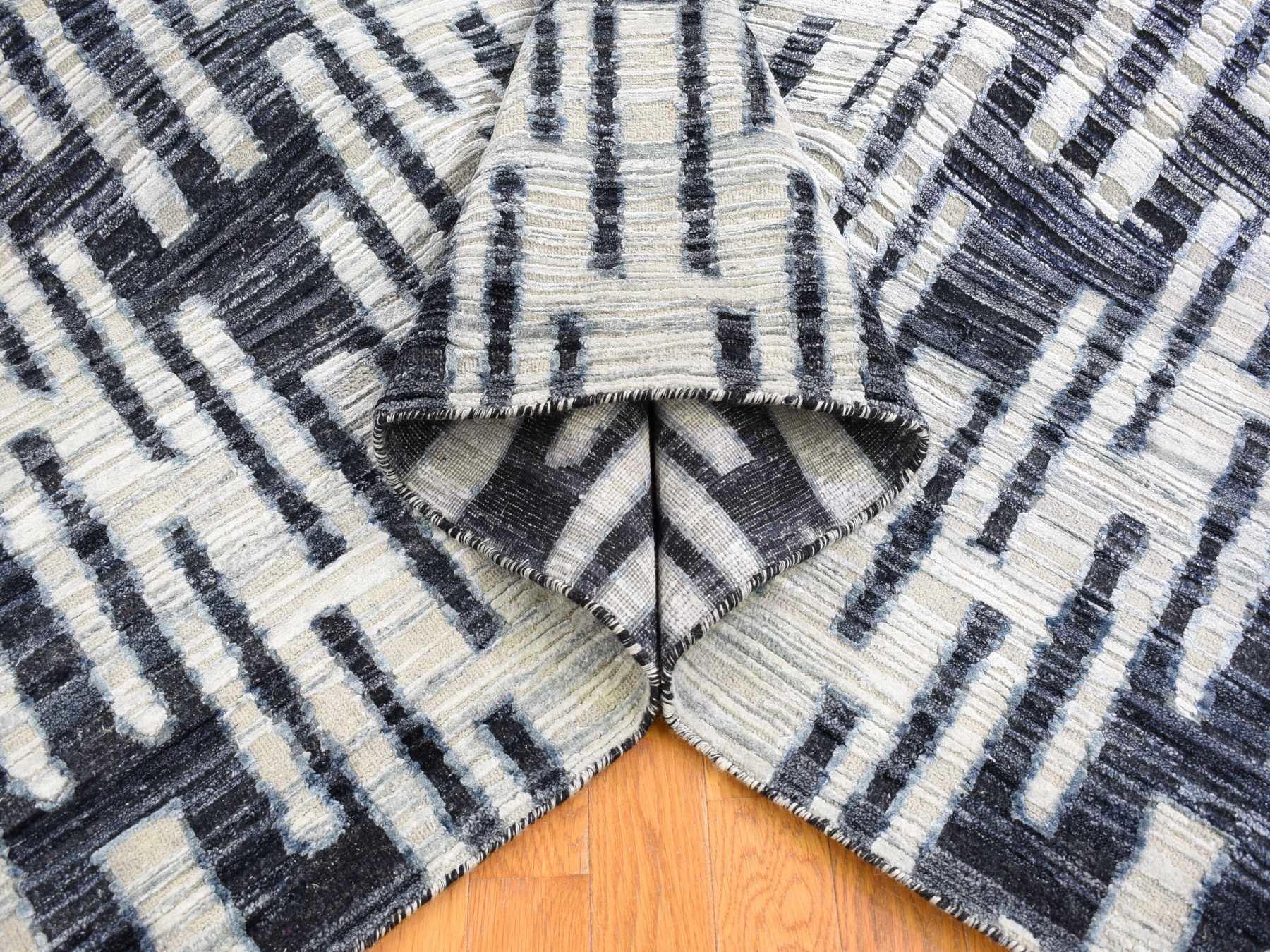 Modern / Contemporary hand-knotted wool/silk rug in Ivory, 9' x 12' — SKU O066955 (view 5)