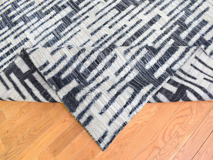 Modern / Contemporary hand-knotted wool/silk rug in Ivory, 9' x 12' — SKU O066955 (view 6)