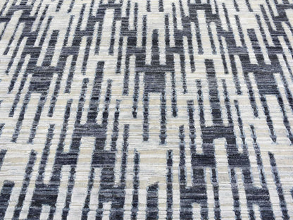 Ivory 8'0" x 10'1" Modern and Contemporary Hand knotted Wool/Silk Rug - Sku: O066958