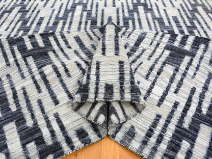 Ivory 8'0" x 10'1" Modern and Contemporary Hand knotted Wool/Silk Rug - Sku: O066958