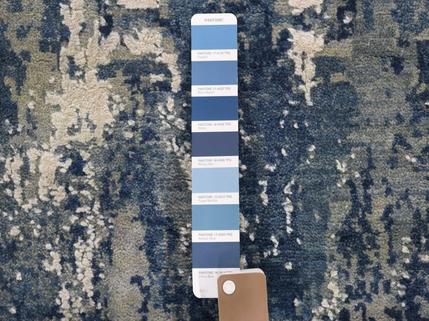 Modern / Contemporary hand-knotted wool/silk rug in Blue, 6'2" x 6'2" — SKU O066961 (view 4)