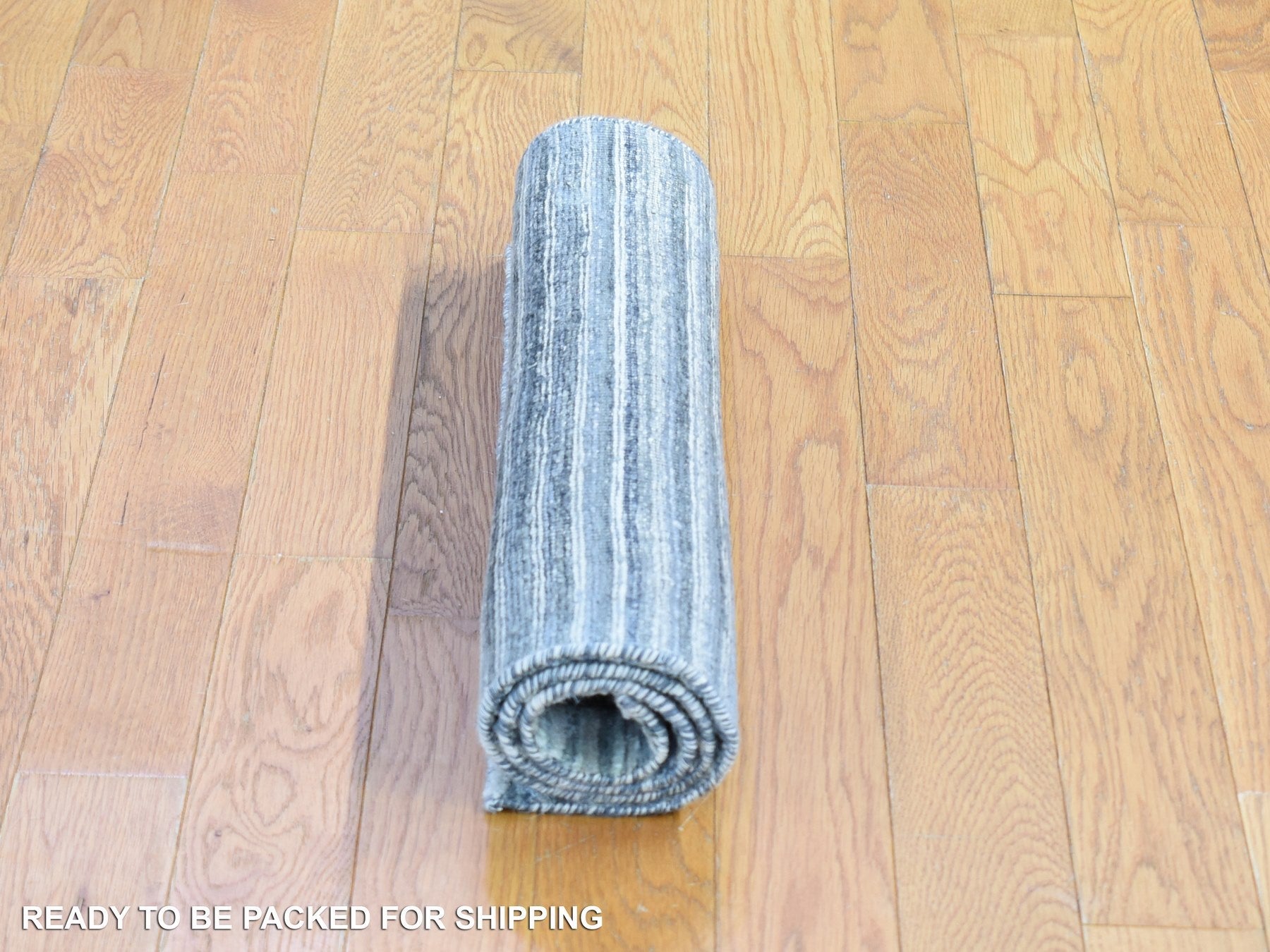 Modern / Contemporary hand-knotted wool/pure silk rug in Ivory, 2' x 3' — SKU O066966 (view 7)