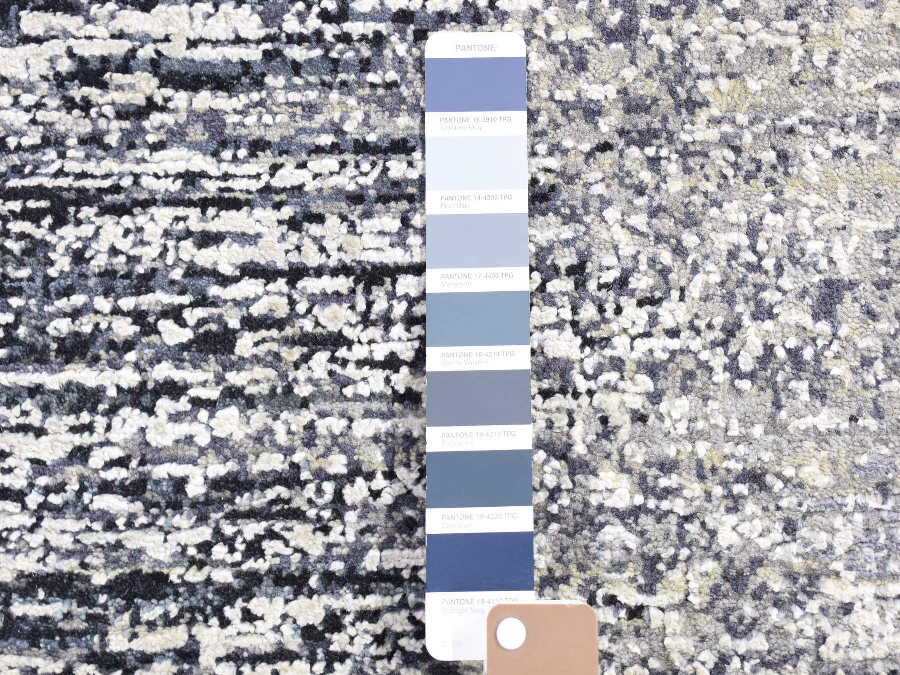 Modern / Contemporary hand-knotted wool/silk rug in Black, 3' x 5' — SKU O066967 (view 3)