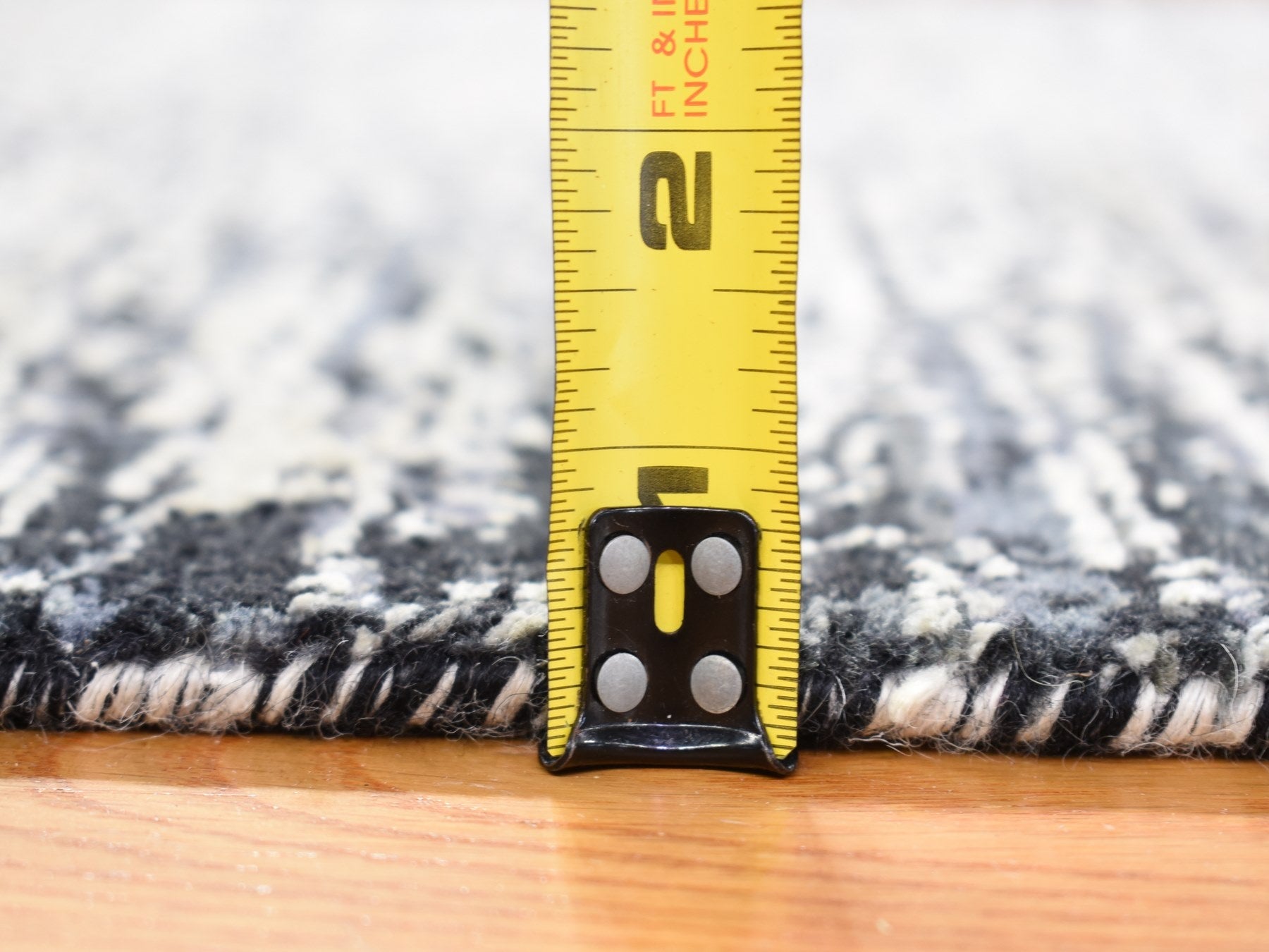 Modern / Contemporary hand-knotted wool/silk rug in Black, 3' x 5' — SKU O066967 (view 5)