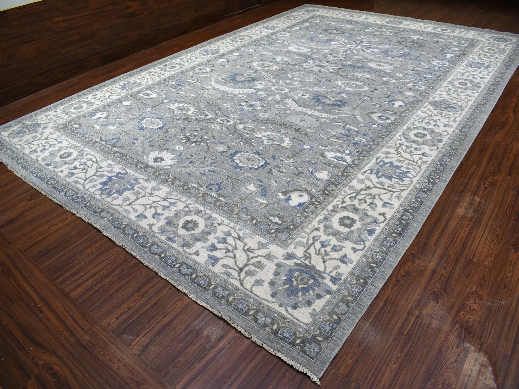 Mahal Oushak hand-knotted wool rug in Gray & Ivory, 12' x 17'8" — SKU O067383 (view 4)