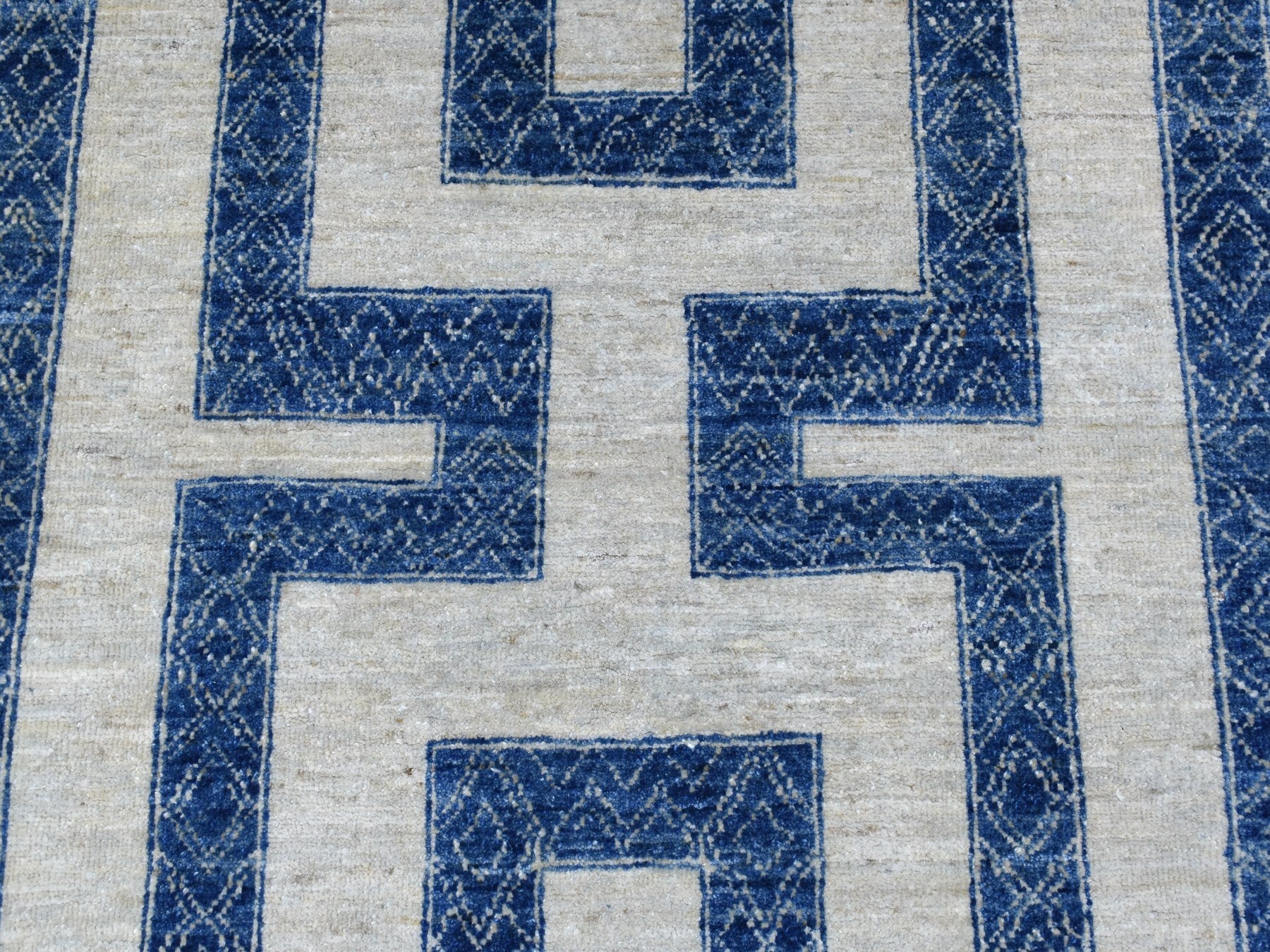 Oushak hand-knotted wool rug in Blue, 7'10" x 9'9" — SKU O067563 (view 8)