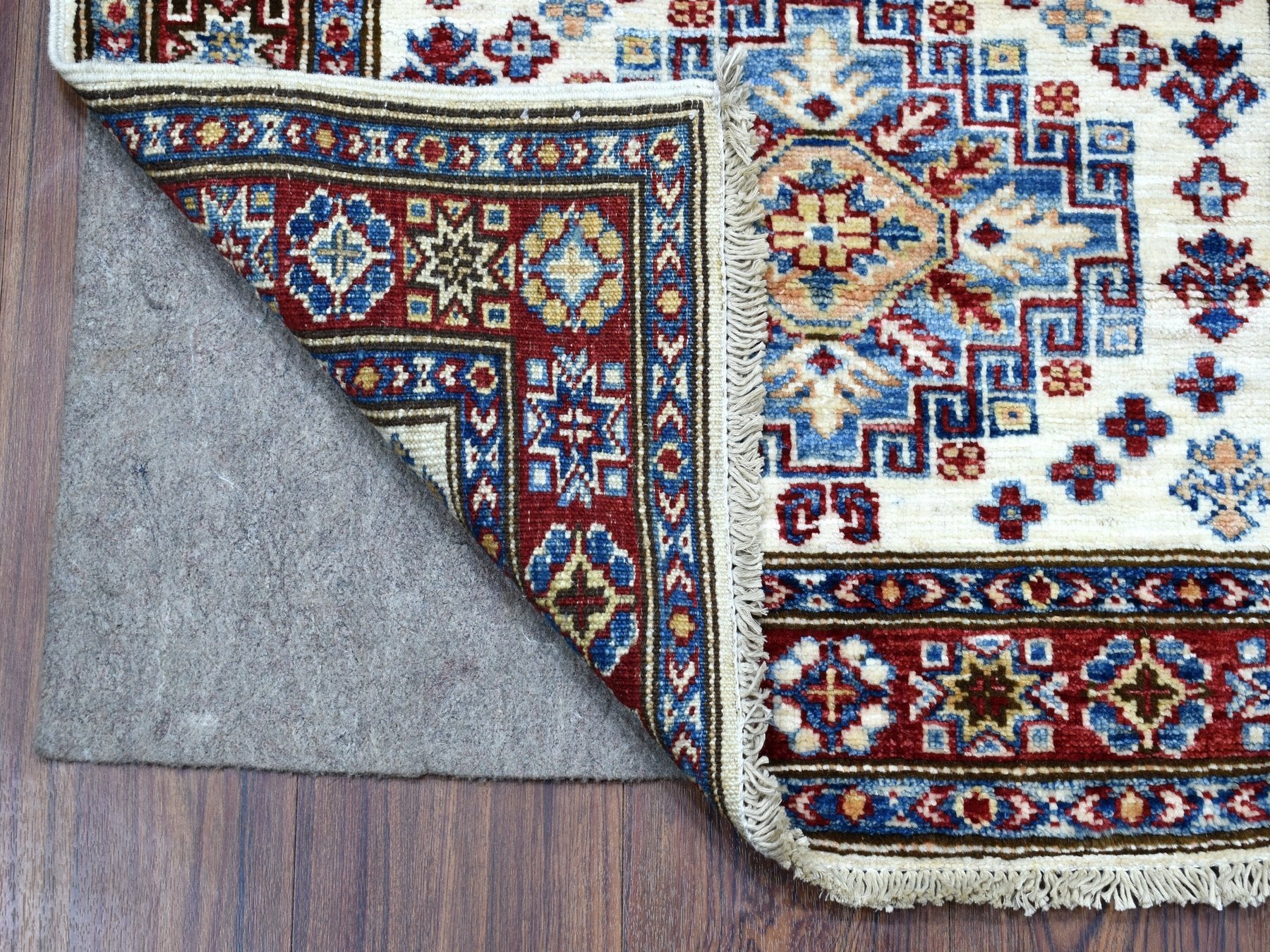 Ivory 2'6" x 6'9" Tribal Hand knotted Wool Rug - Sku: O068655