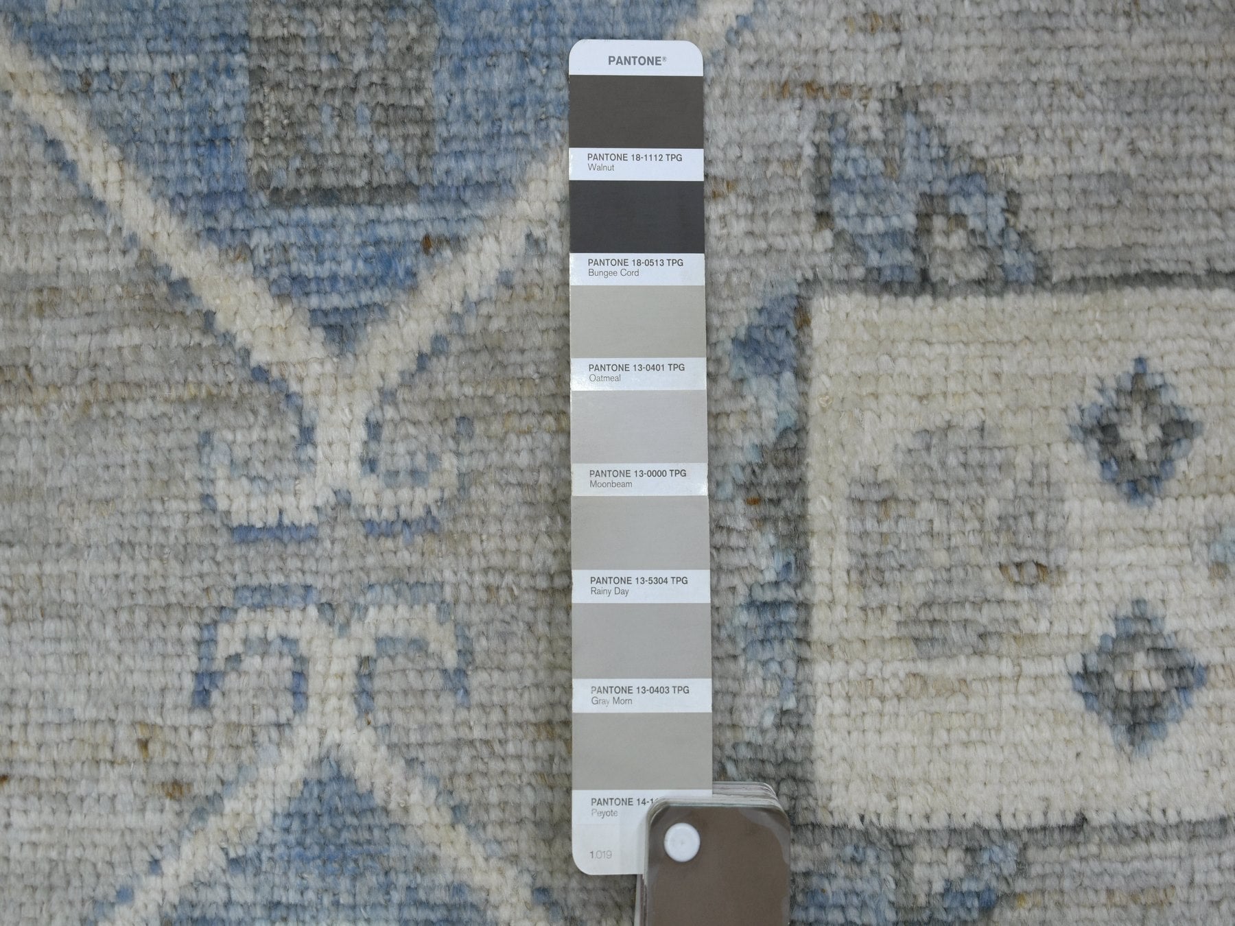 Tribal & Geometric hand-knotted wool rug in Gray, 6'2" x 8'7" — SKU O071125 (view 4)