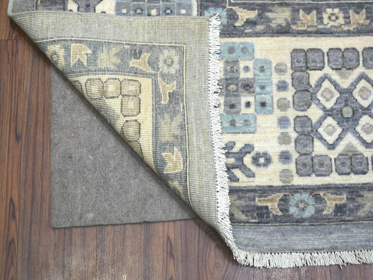 Heriz Oushak hand-knotted wool rug in Gray & Ivory, 9' x 12' — SKU O071451 (view 4)
