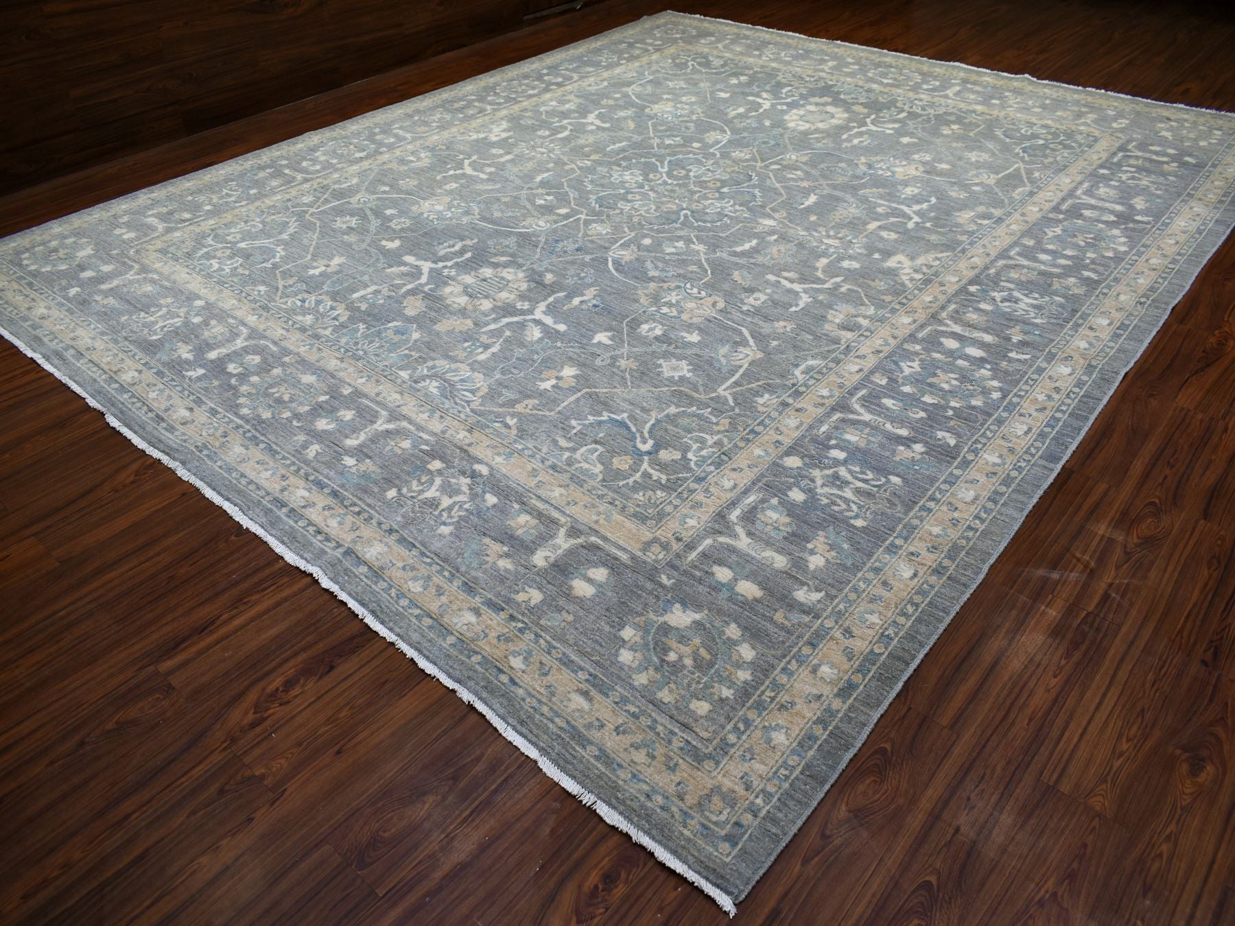 Peshawar Oushak hand-knotted wool rug in Gray, 12' x 14'6" — SKU O071597 (view 3)
