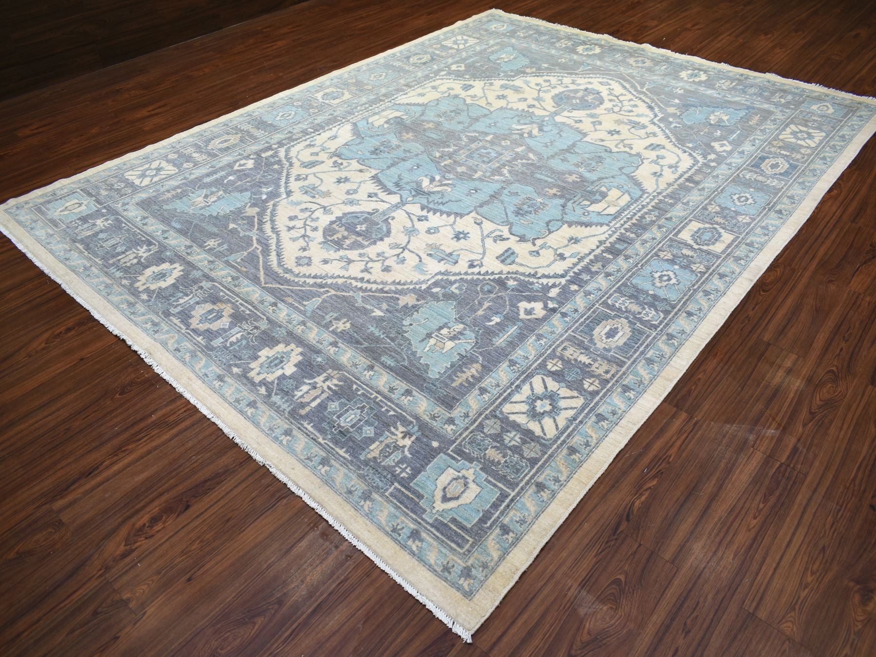 Heriz Oushak hand-knotted wool rug in Ivory & Gray, 9'1" x 11'9" — SKU O071619 (view 3)