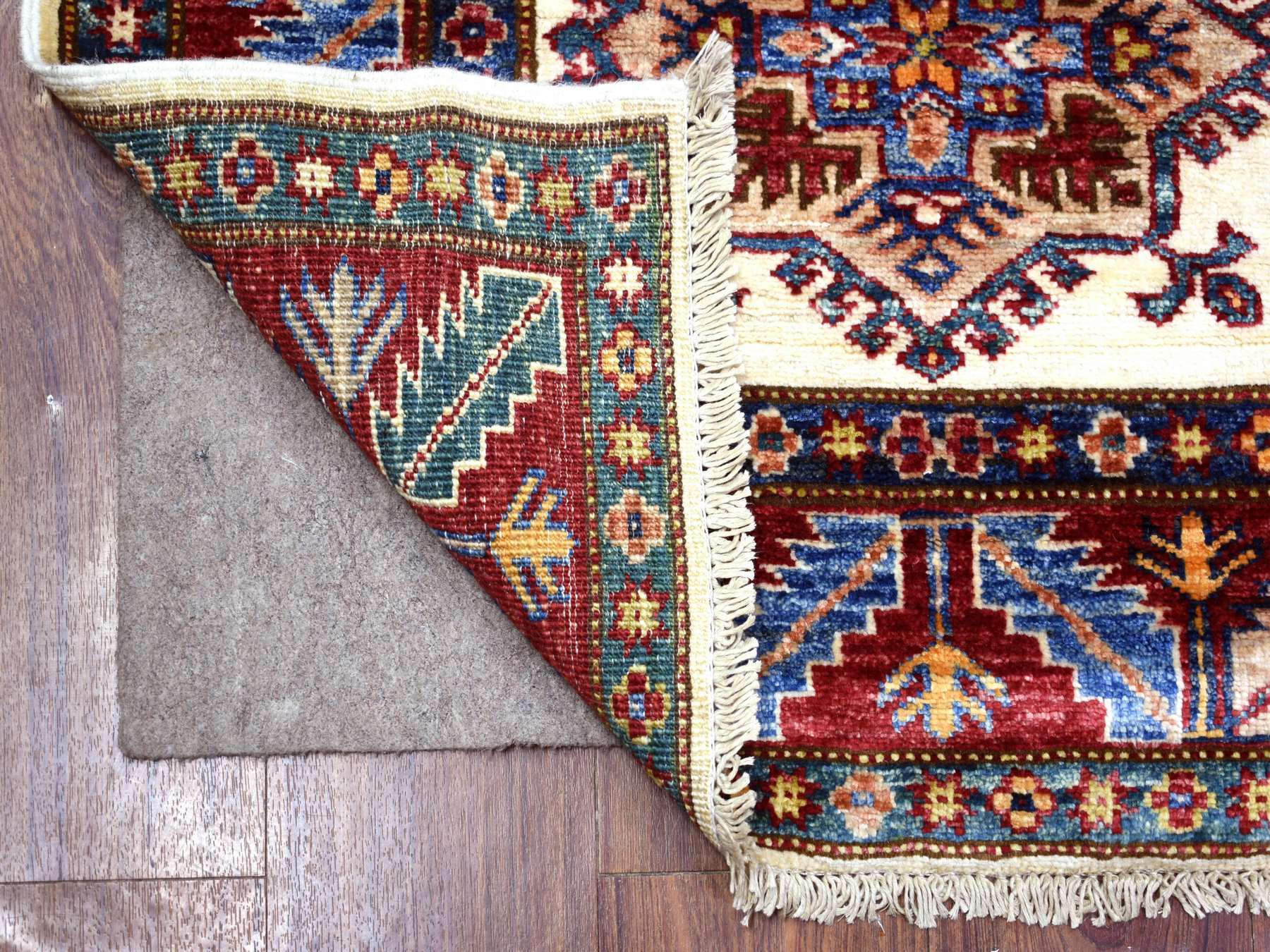Kazak Kazak hand-knotted wool runner in Ivory & Coral Red, 2'9" x 8'6" — SKU O072053 (view 2)