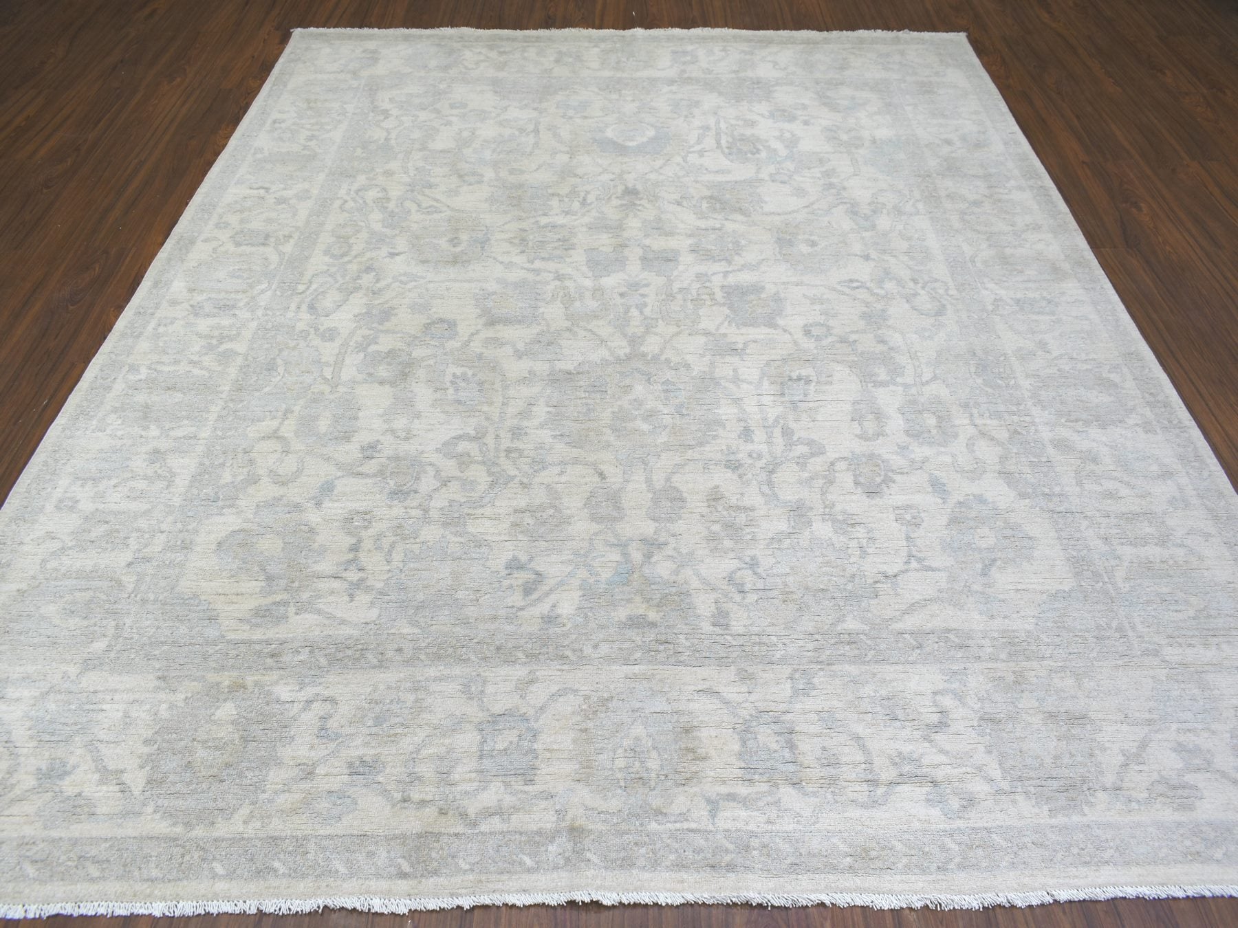 Peshawar Oushak hand-knotted wool rug in Ivory, 8'3" x 9'8" — SKU O072084 (view 2)