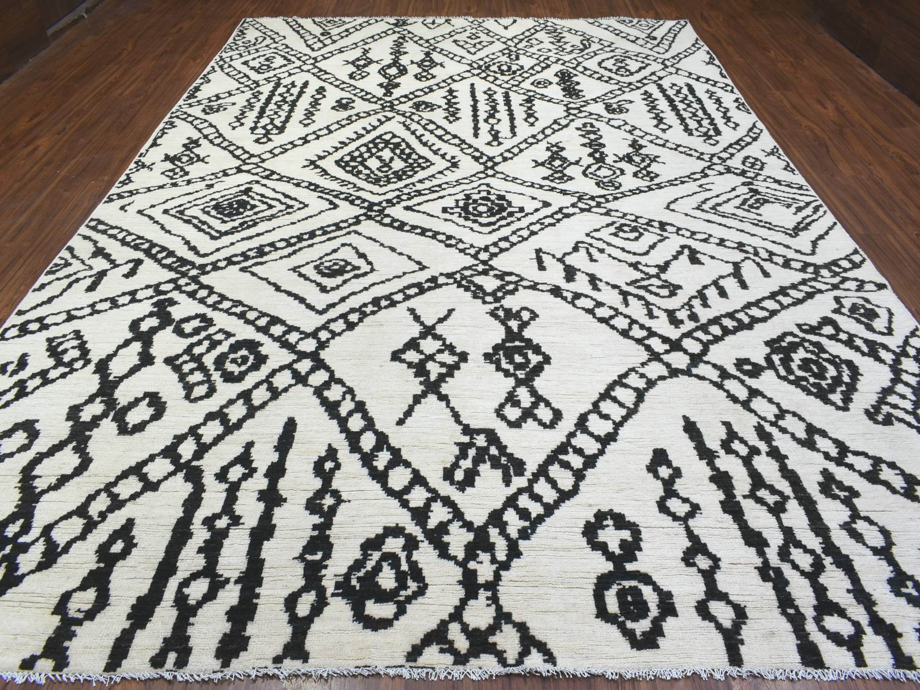 Tribal & Geometric hand-knotted wool rug in Ivory, 9'10" x 13'8" — SKU O072616 (view 2)