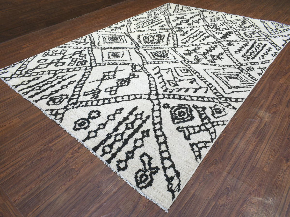 Tribal & Geometric hand-knotted wool rug in Ivory, 9'10" x 13'8" — SKU O072616 (view 3)