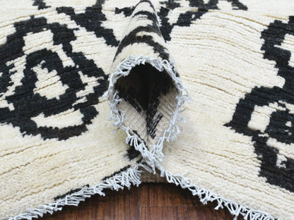 Tribal & Geometric hand-knotted wool rug in Ivory, 9'10" x 13'8" — SKU O072616 (view 5)