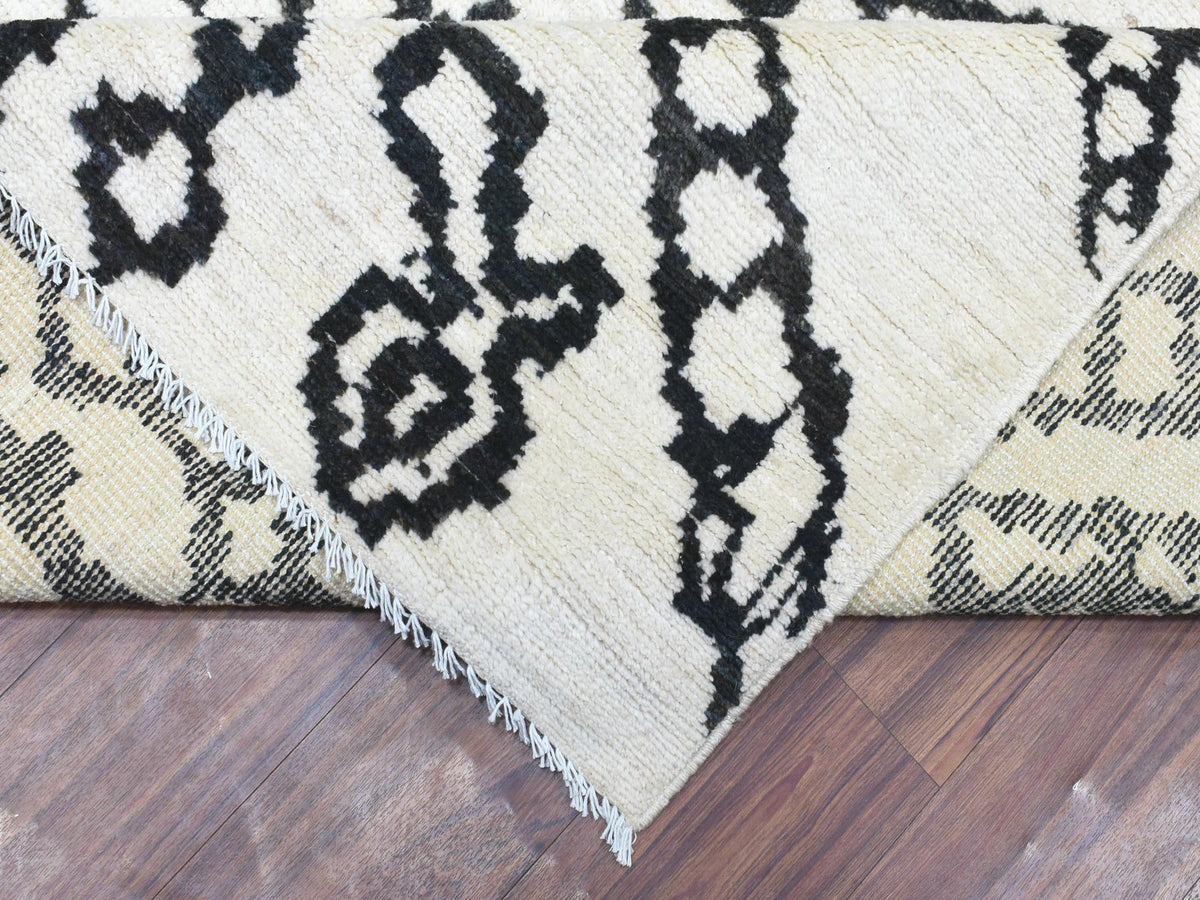 Tribal & Geometric hand-knotted wool rug in Ivory, 9'10" x 13'8" — SKU O072616 (view 6)