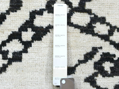Tribal & Geometric hand-knotted wool rug in Ivory, 9'10" x 13'8" — SKU O072616 (view 7)