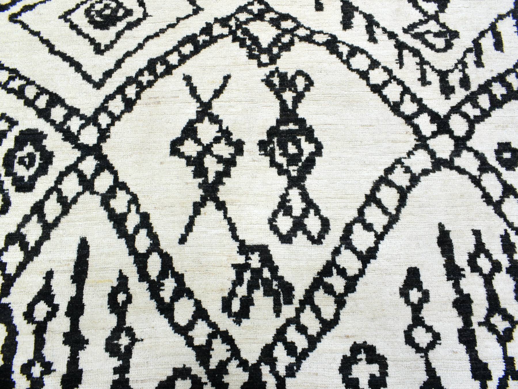 Tribal & Geometric hand-knotted wool rug in Ivory, 9'10" x 13'8" — SKU O072616 (view 8)